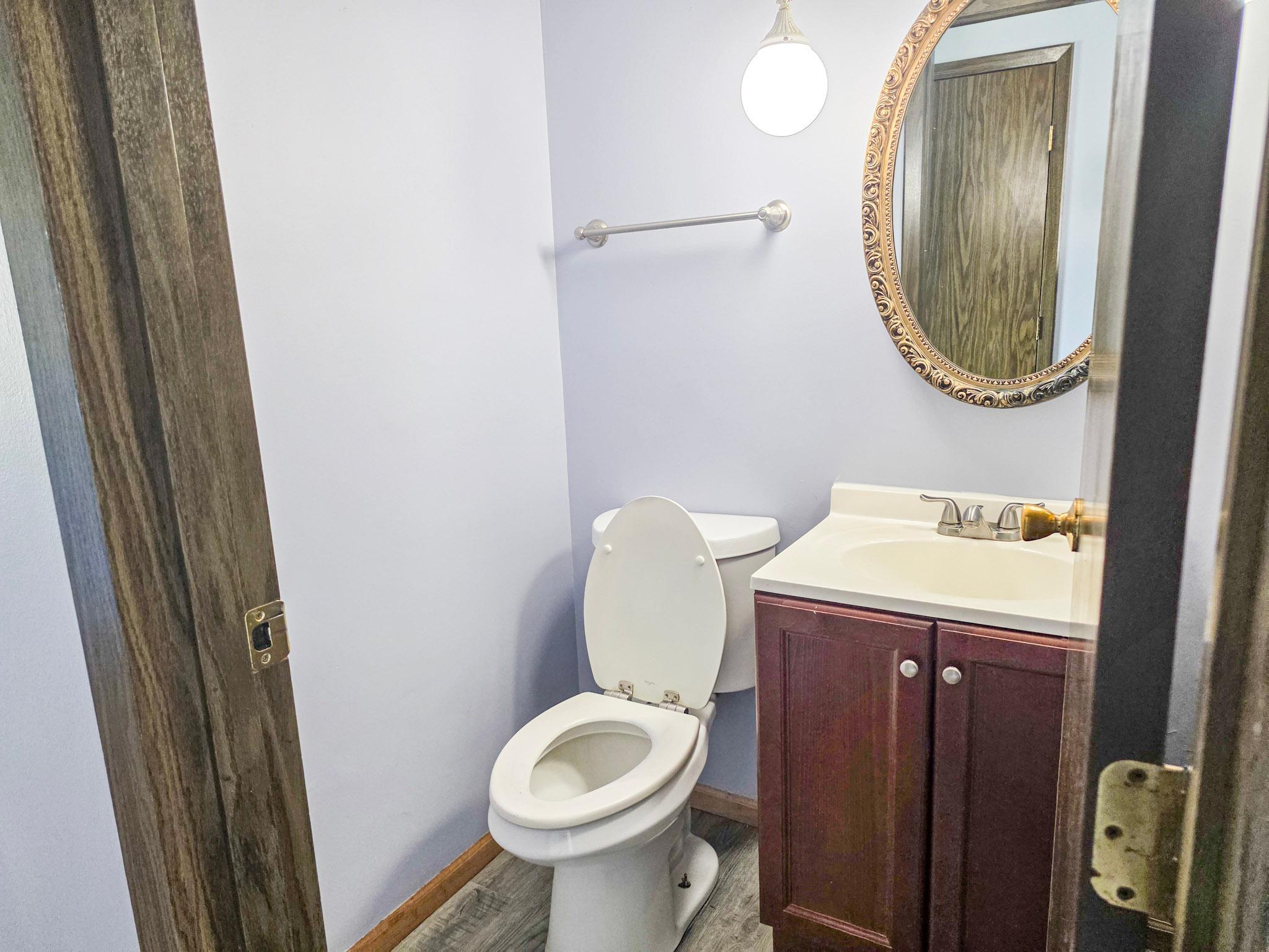 9-1-lower level bath.jpg