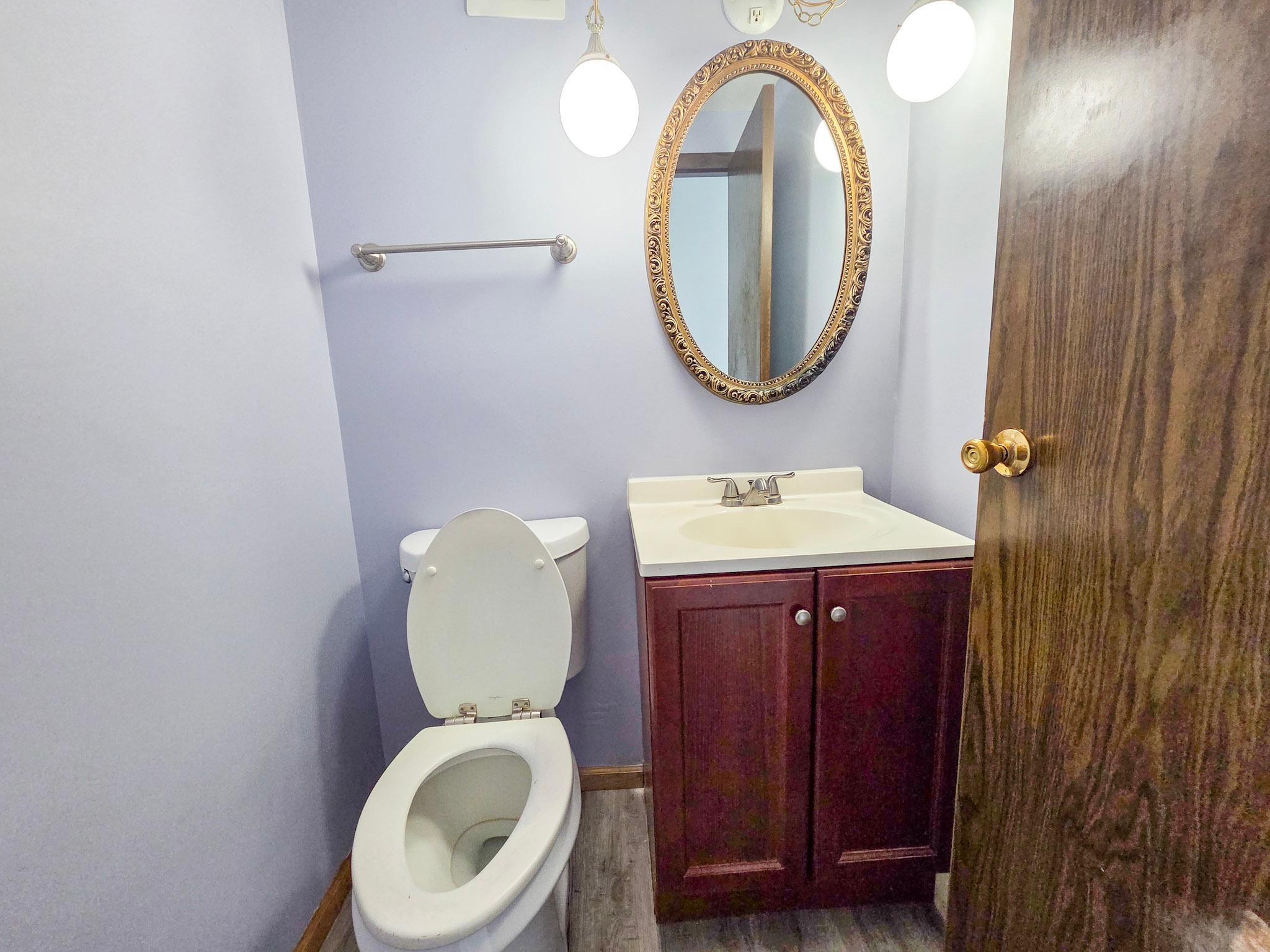 9-2-Lower level bath 2.jpg
