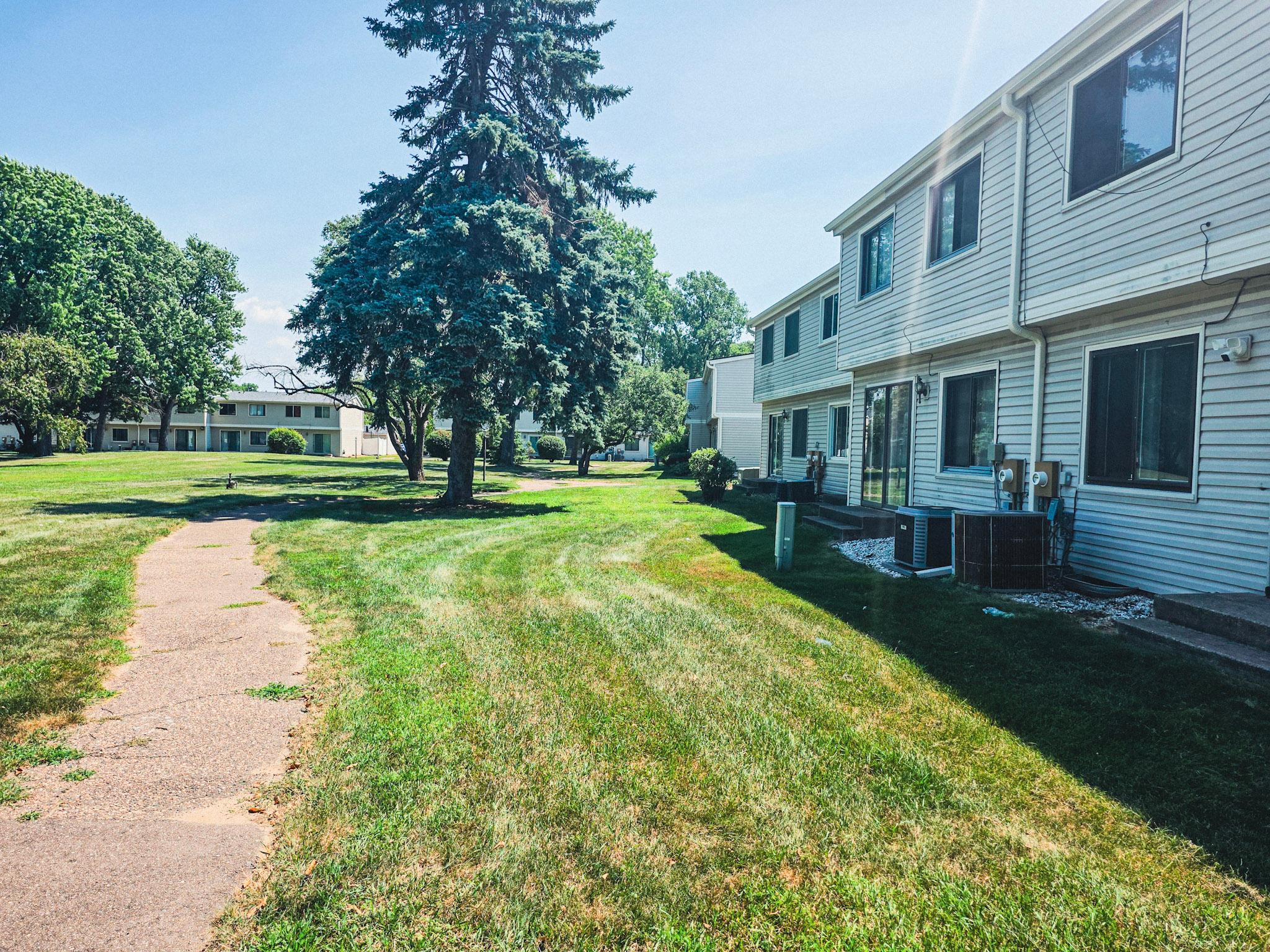 50-backyard right.jpg