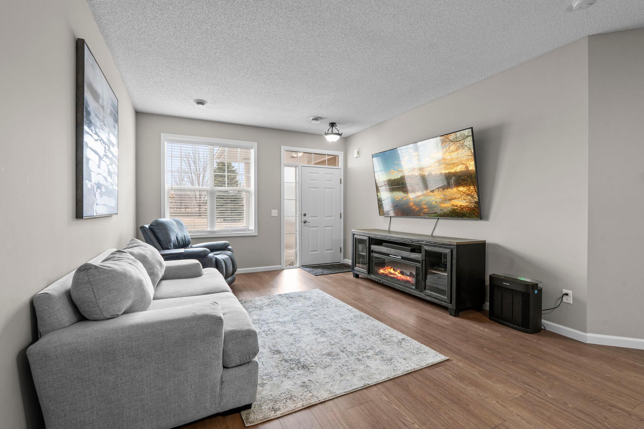 20-web-or-mls-2504 Country View Dr-87.jpg