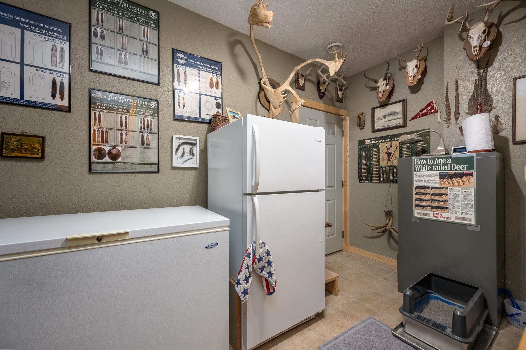 LL Mud room off tuck under garage