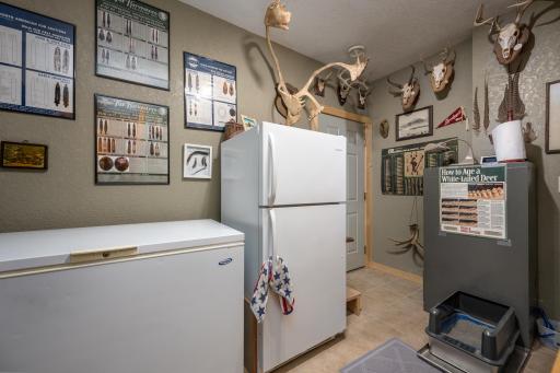 LL Mud room off tuck under garage