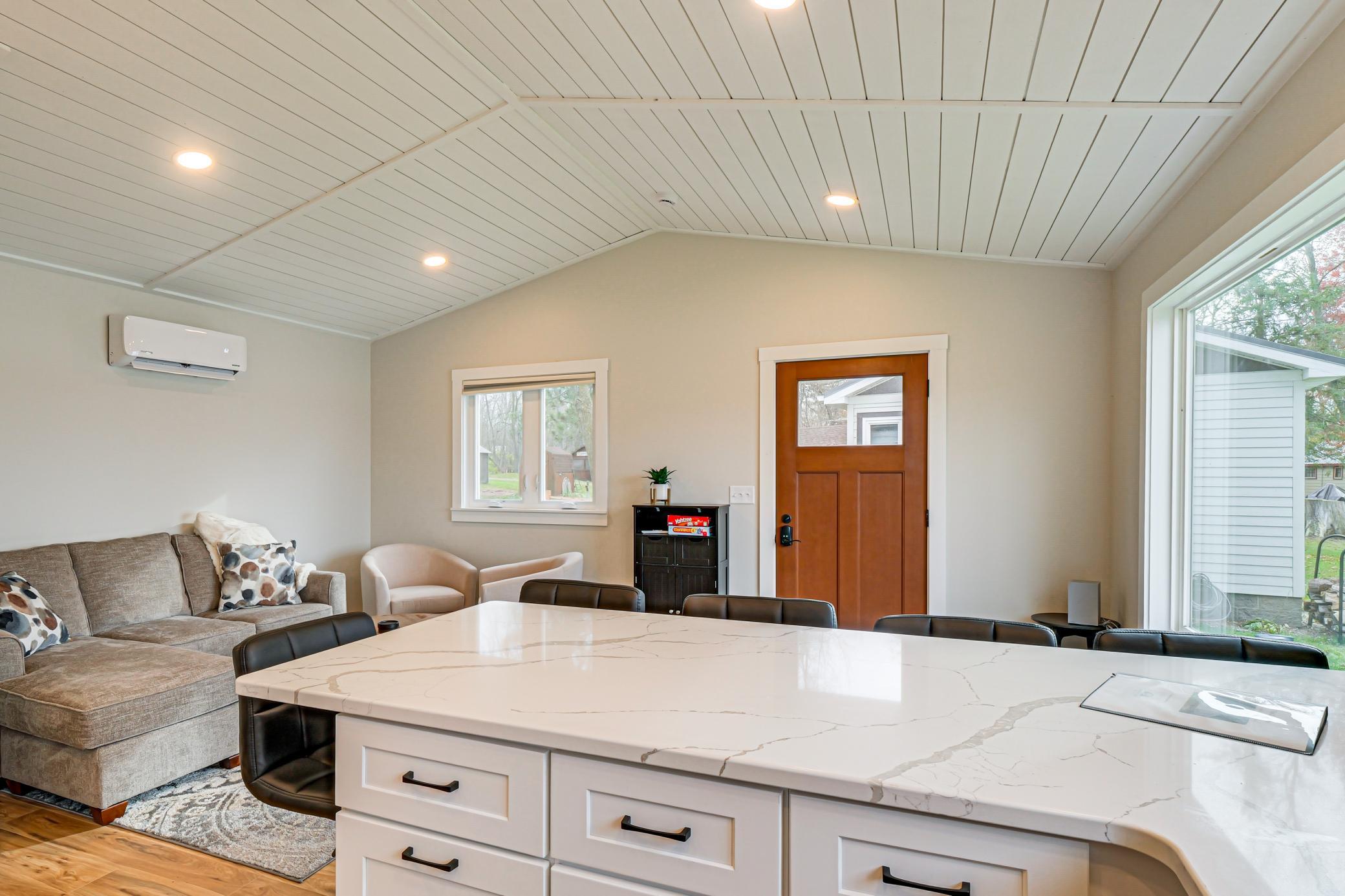Vaulted ceiling in main cabin