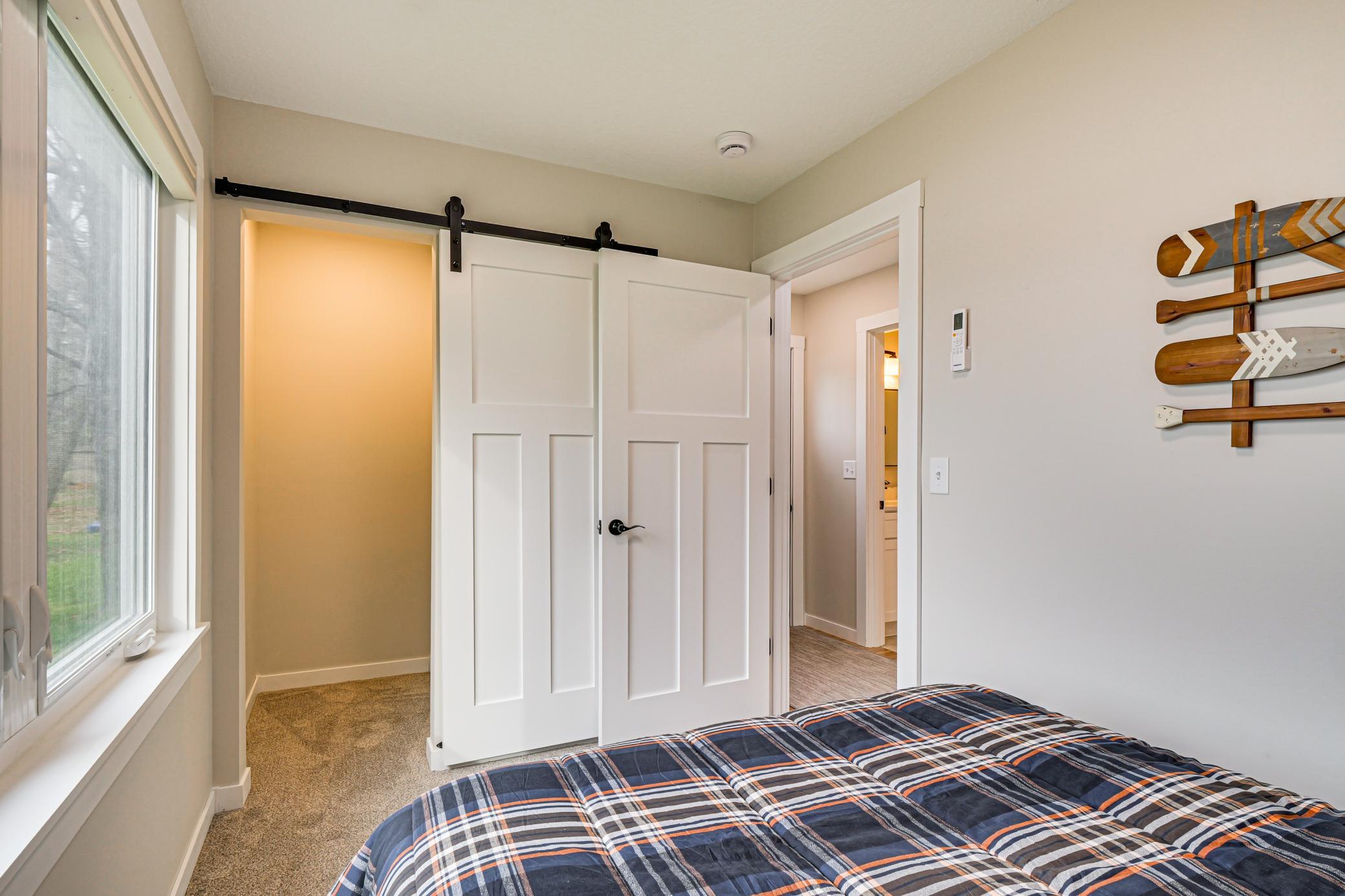 Walk in closet in master bedrooom