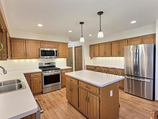 Beautiful kitchen with custom cabinets, complete with pull out drawers in all lower cabinets.