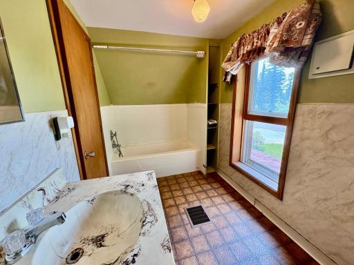 Full upper bath