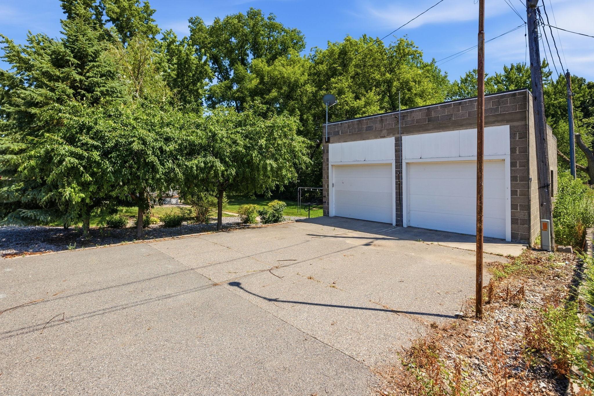 Detached Garage