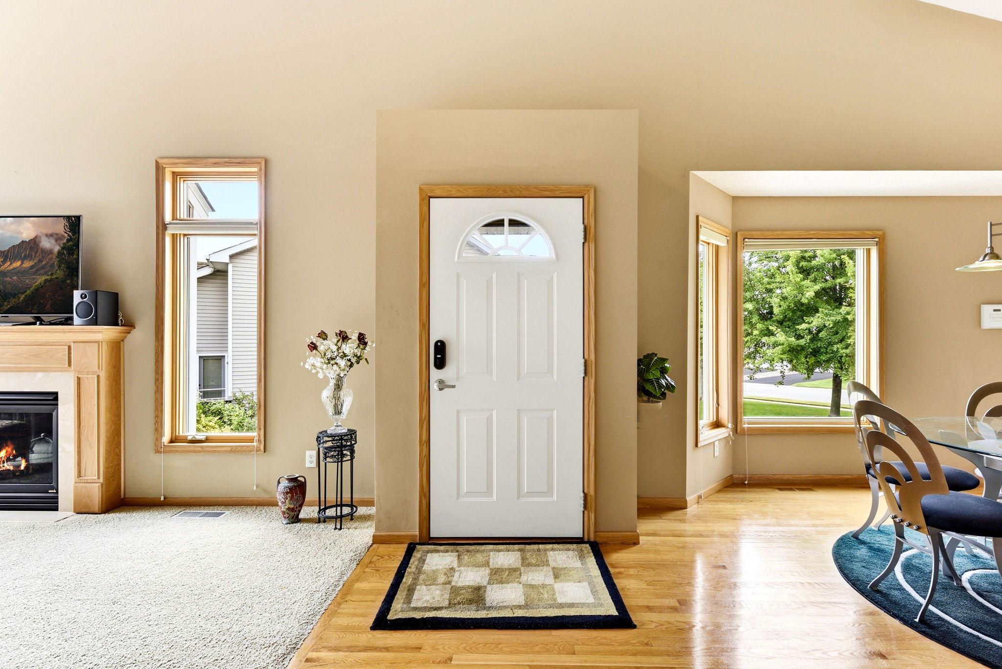 4-web-or-mls-4831-Greenhaven-Dr-04.jpg