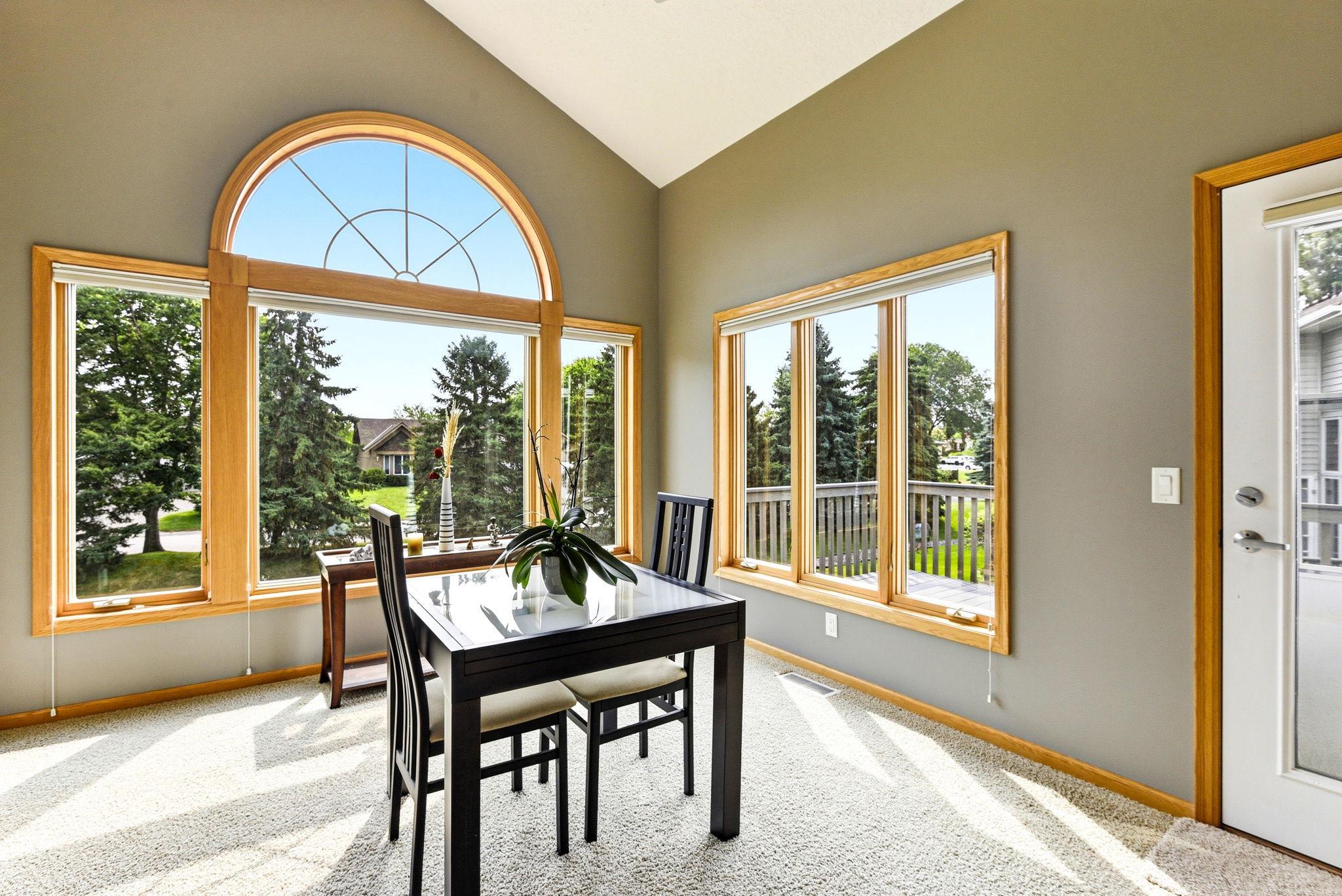 10-web-or-mls-4831-Greenhaven-Dr-10.jpg
