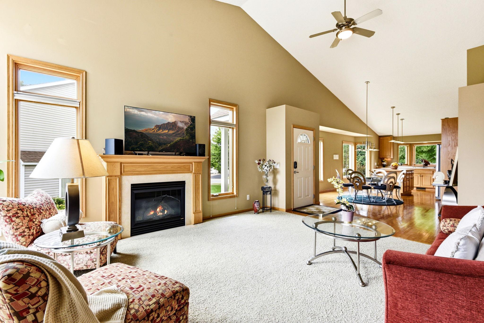 7-web-or-mls-4831-Greenhaven-Dr-07.jpg