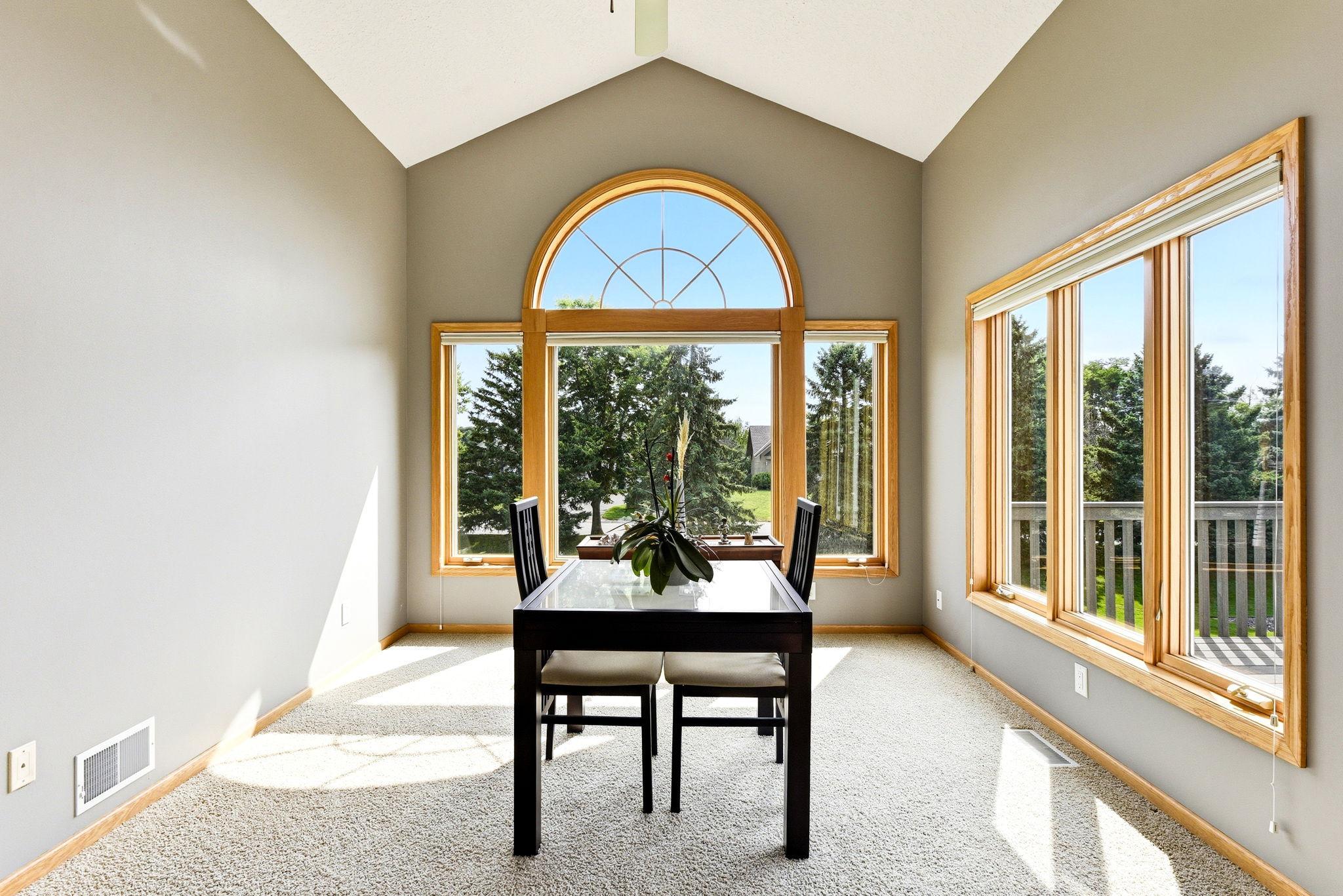 9-web-or-mls-4831-Greenhaven-Dr-09.jpg