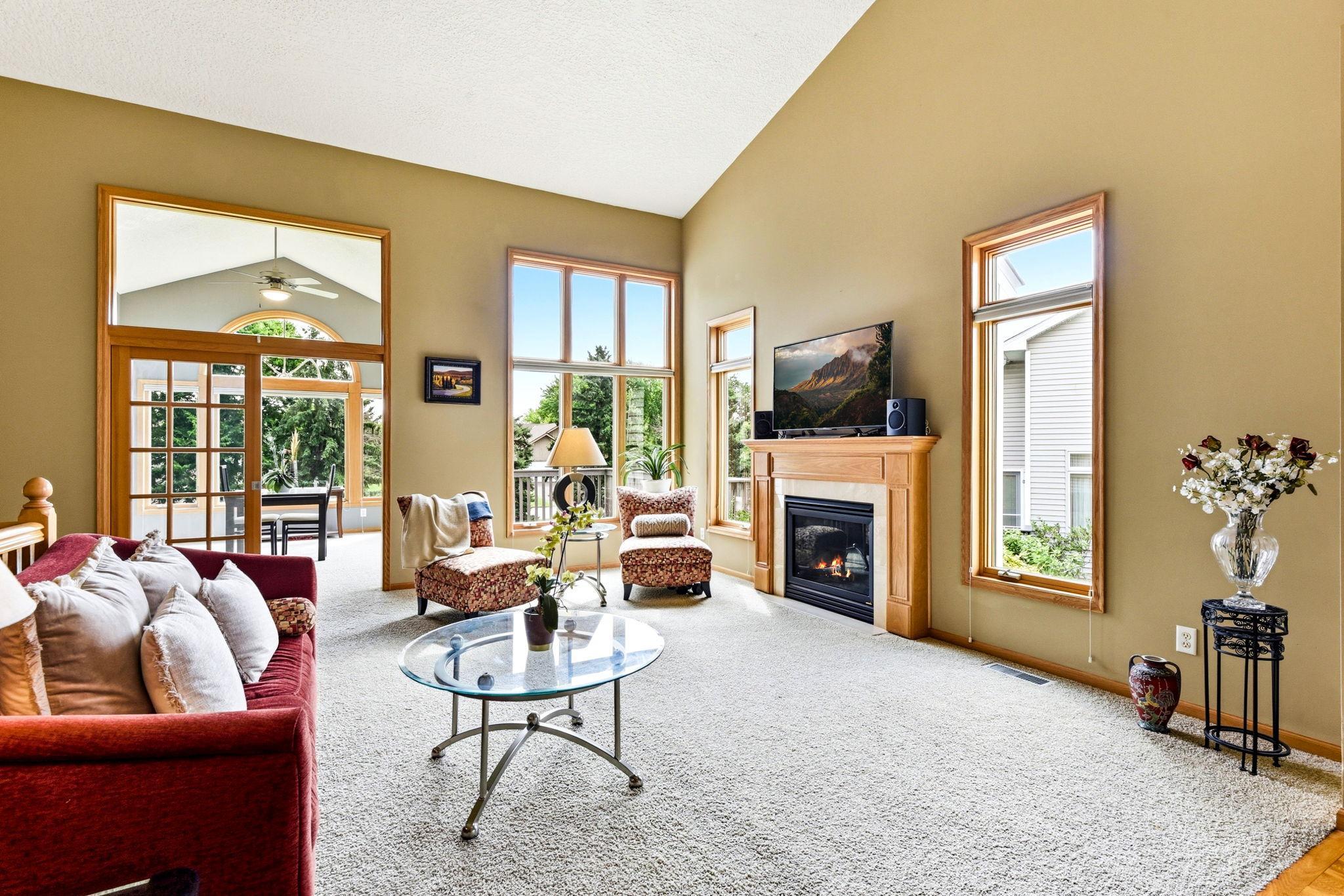 6-web-or-mls-4831-Greenhaven-Dr-06.jpg