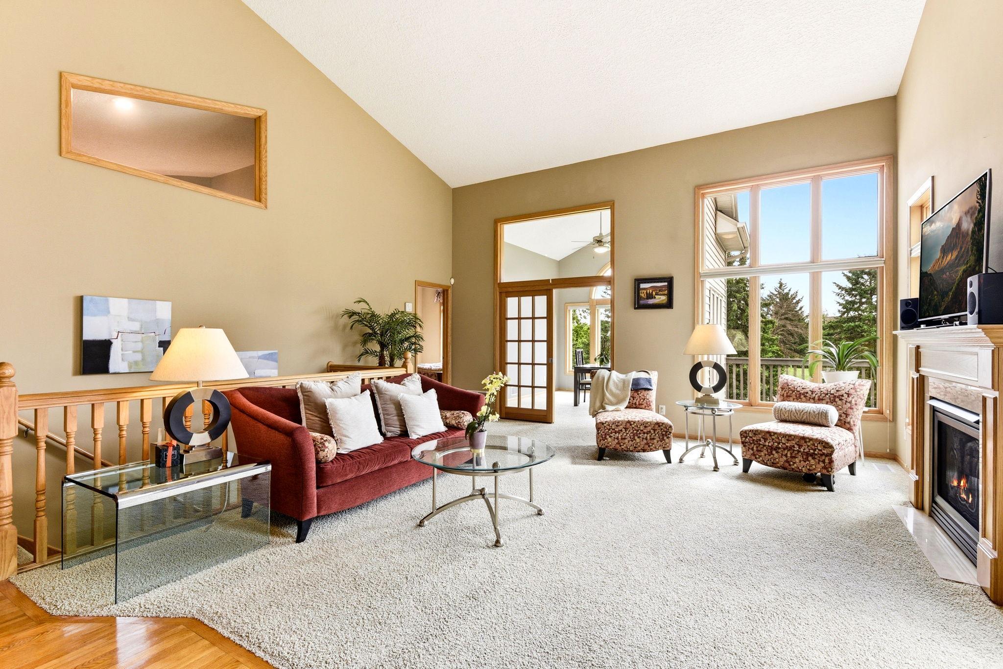5-web-or-mls-4831-Greenhaven-Dr-05.jpg