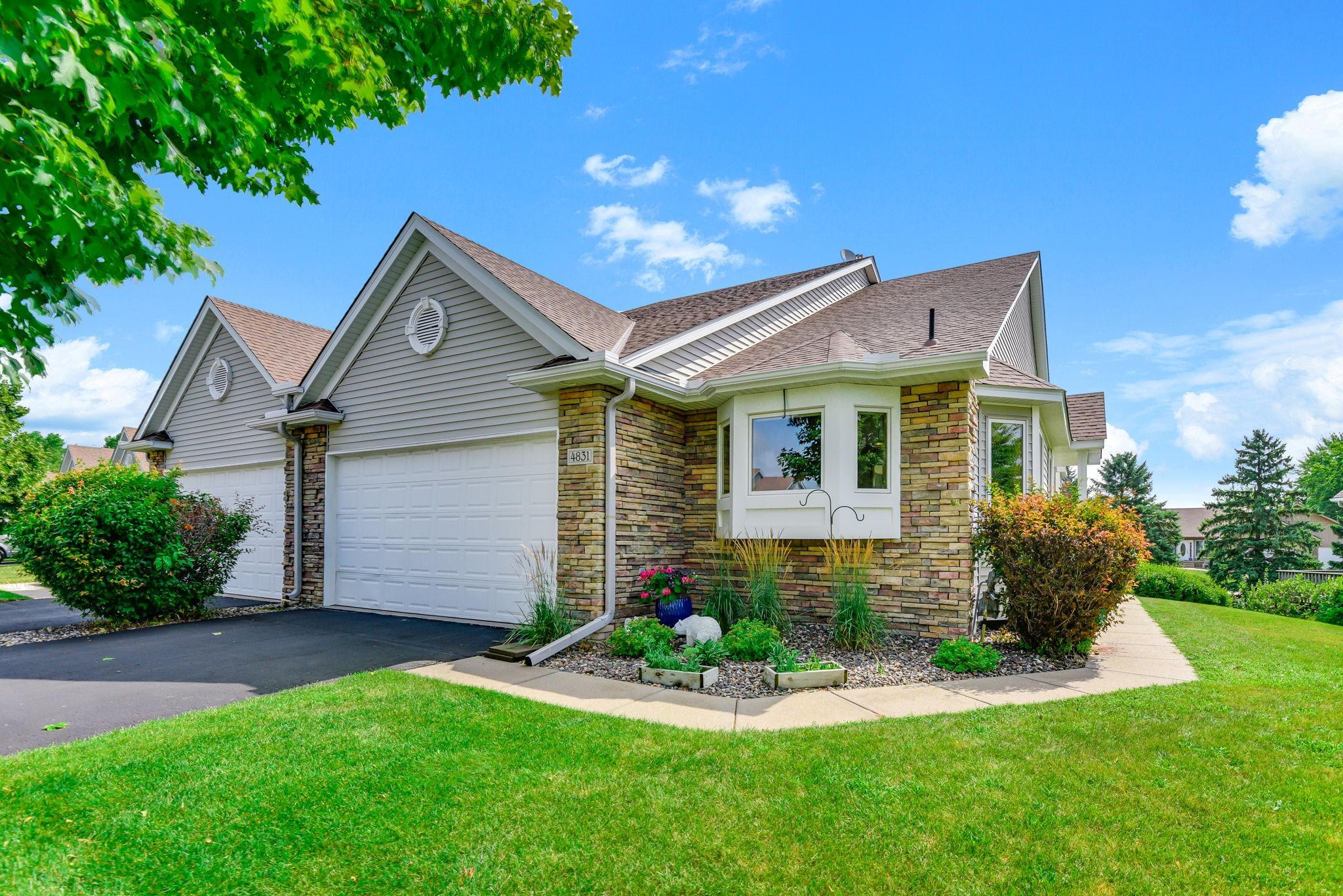 1-web-or-mls-4831-Greenhaven-Dr-01.jpg