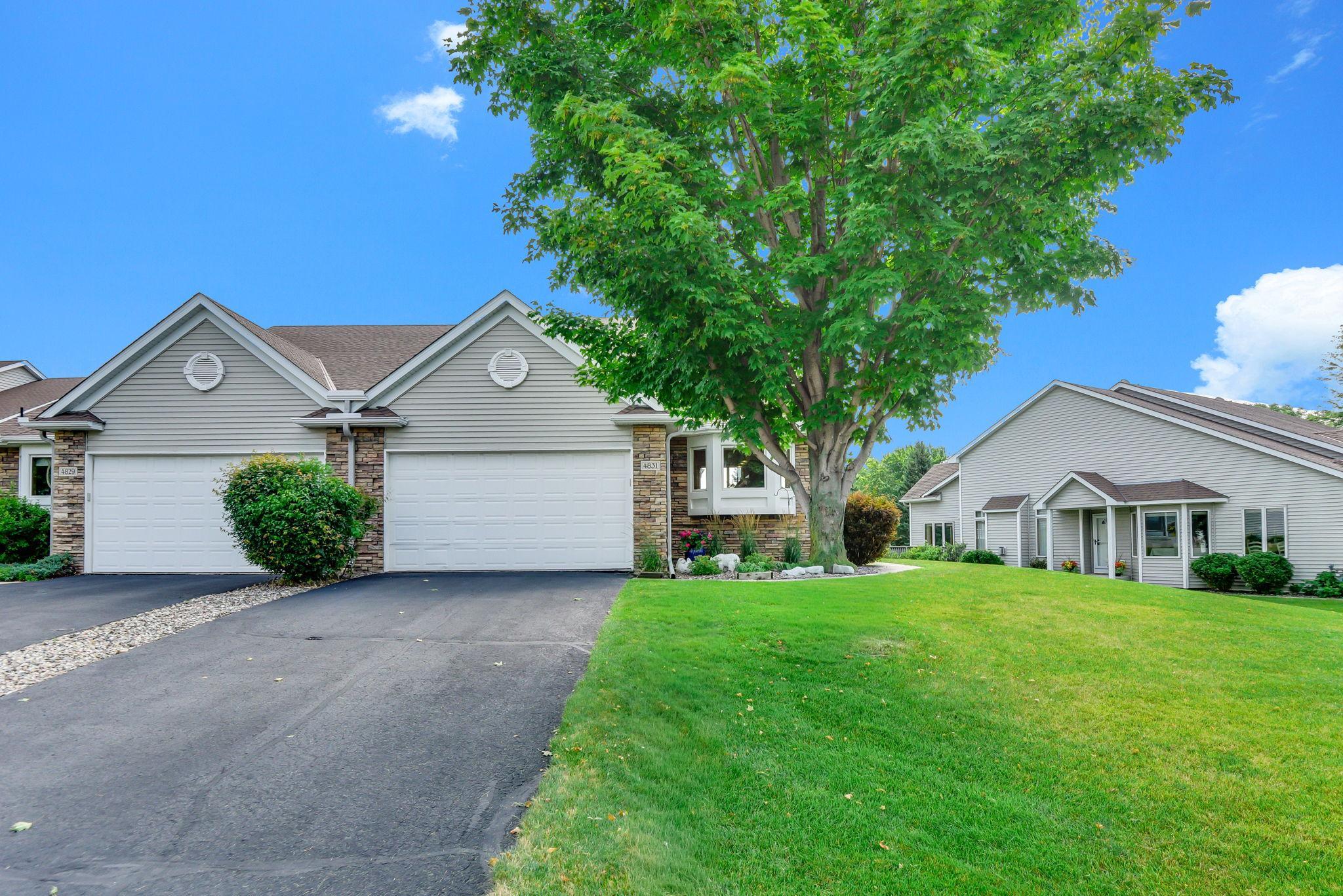 2-web-or-mls-4831-Greenhaven-Dr-02.jpg