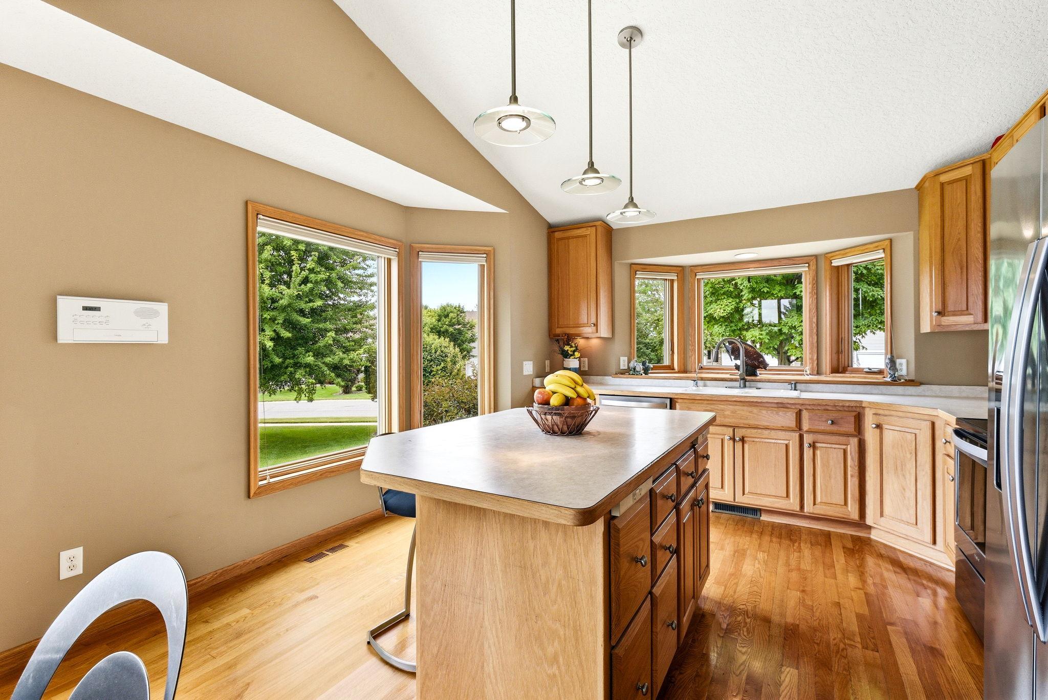 16-web-or-mls-4831-Greenhaven-Dr-16.jpg