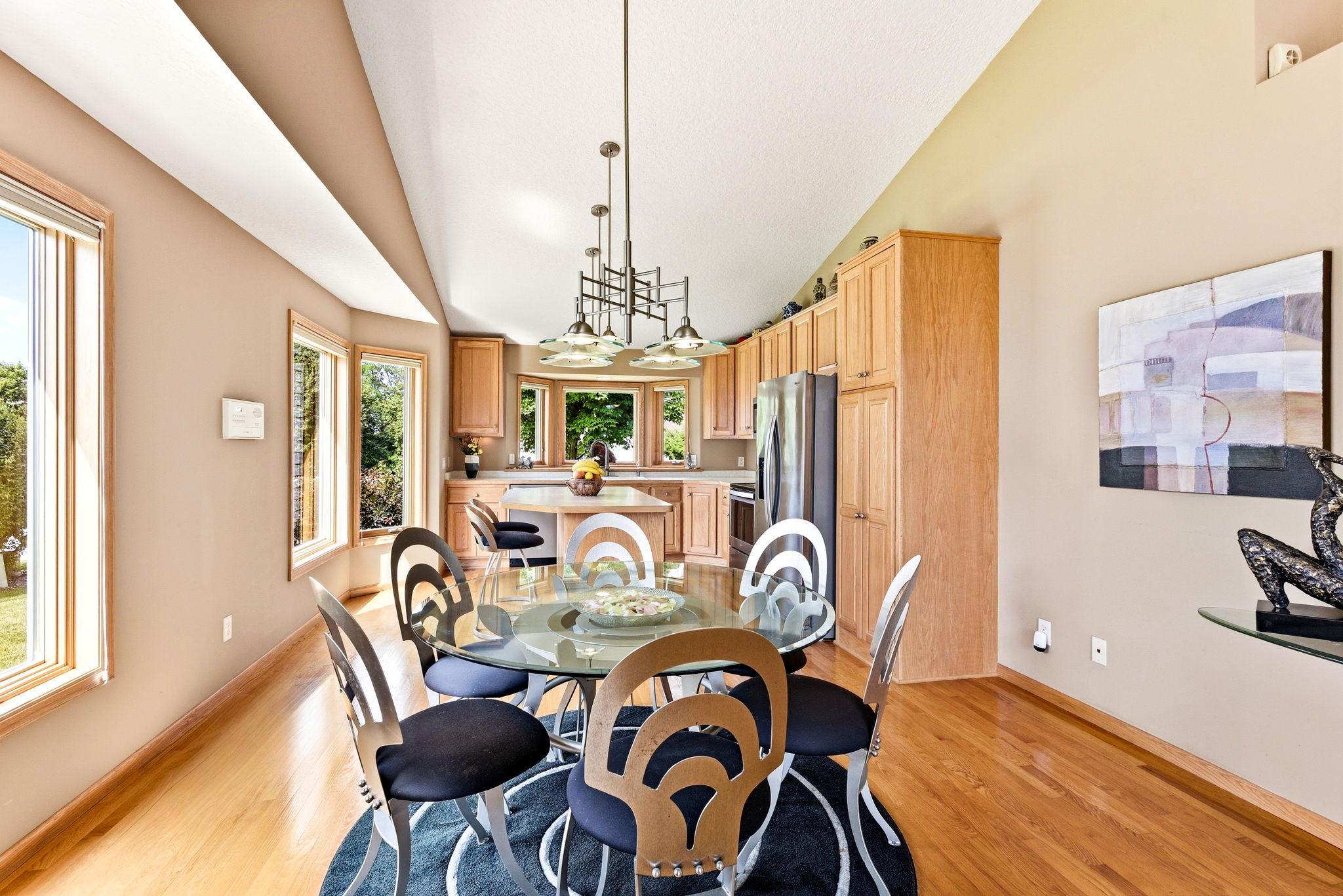13-web-or-mls-4831-Greenhaven-Dr-13.jpg