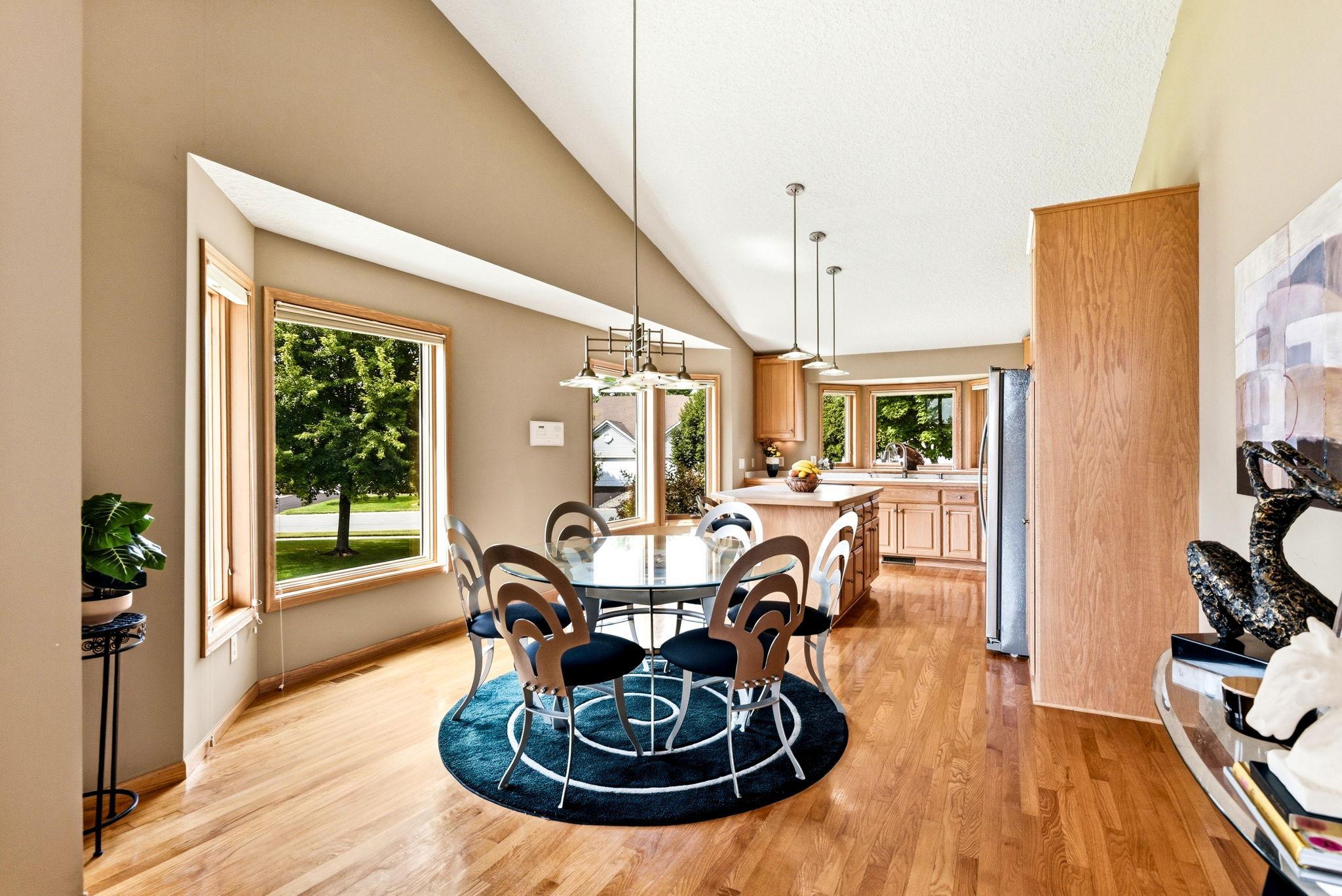 12-web-or-mls-4831-Greenhaven-Dr-12.jpg