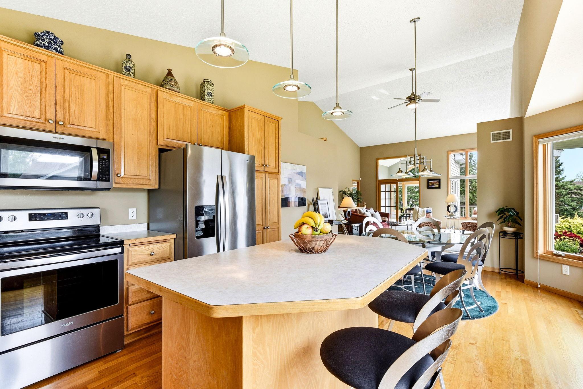 17-web-or-mls-4831-Greenhaven-Dr-17.jpg