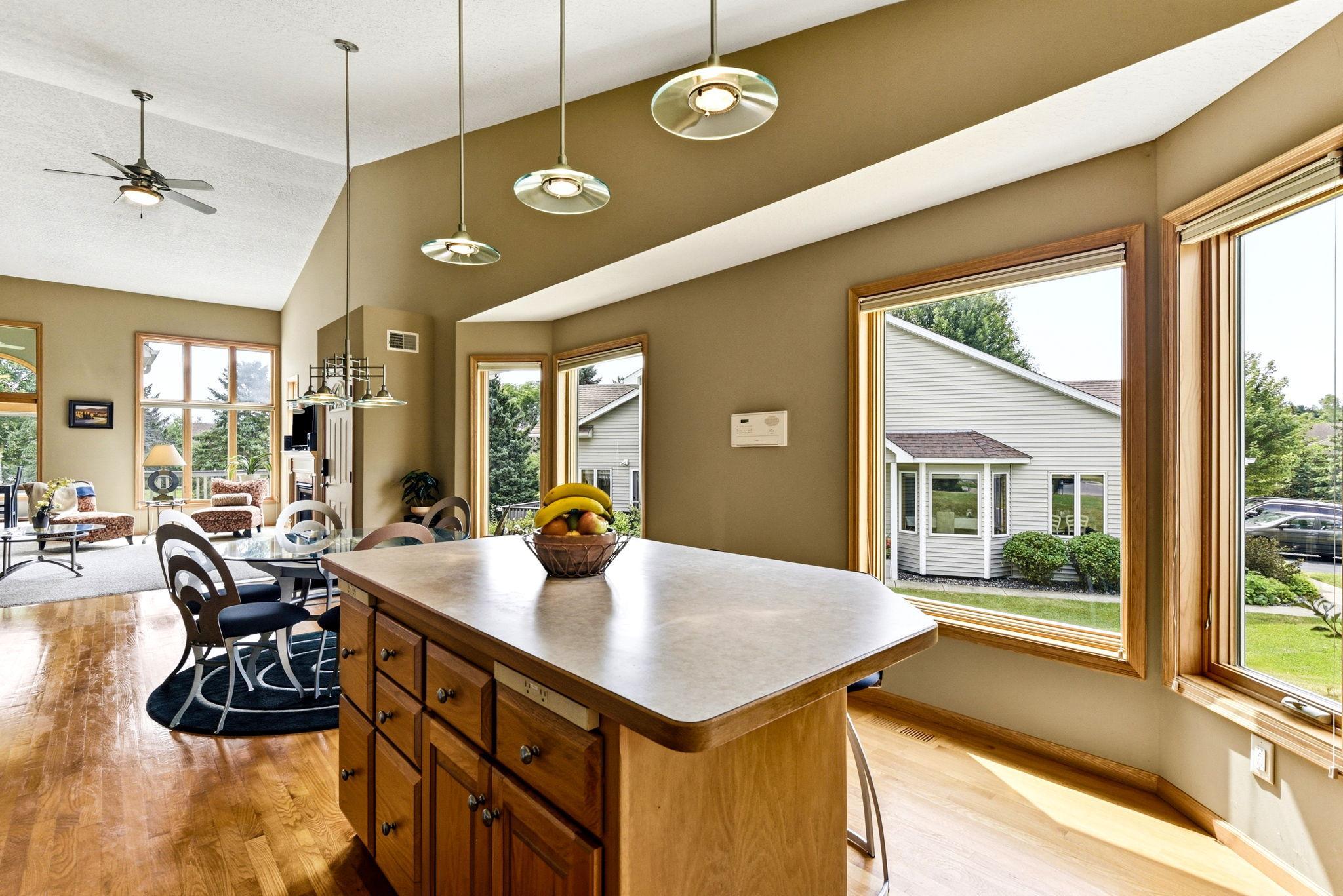 18-web-or-mls-4831-Greenhaven-Dr-18.jpg