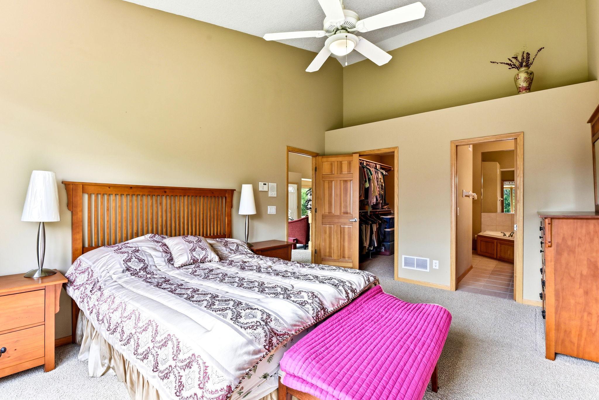 19-web-or-mls-4831-Greenhaven-Dr-19.jpg