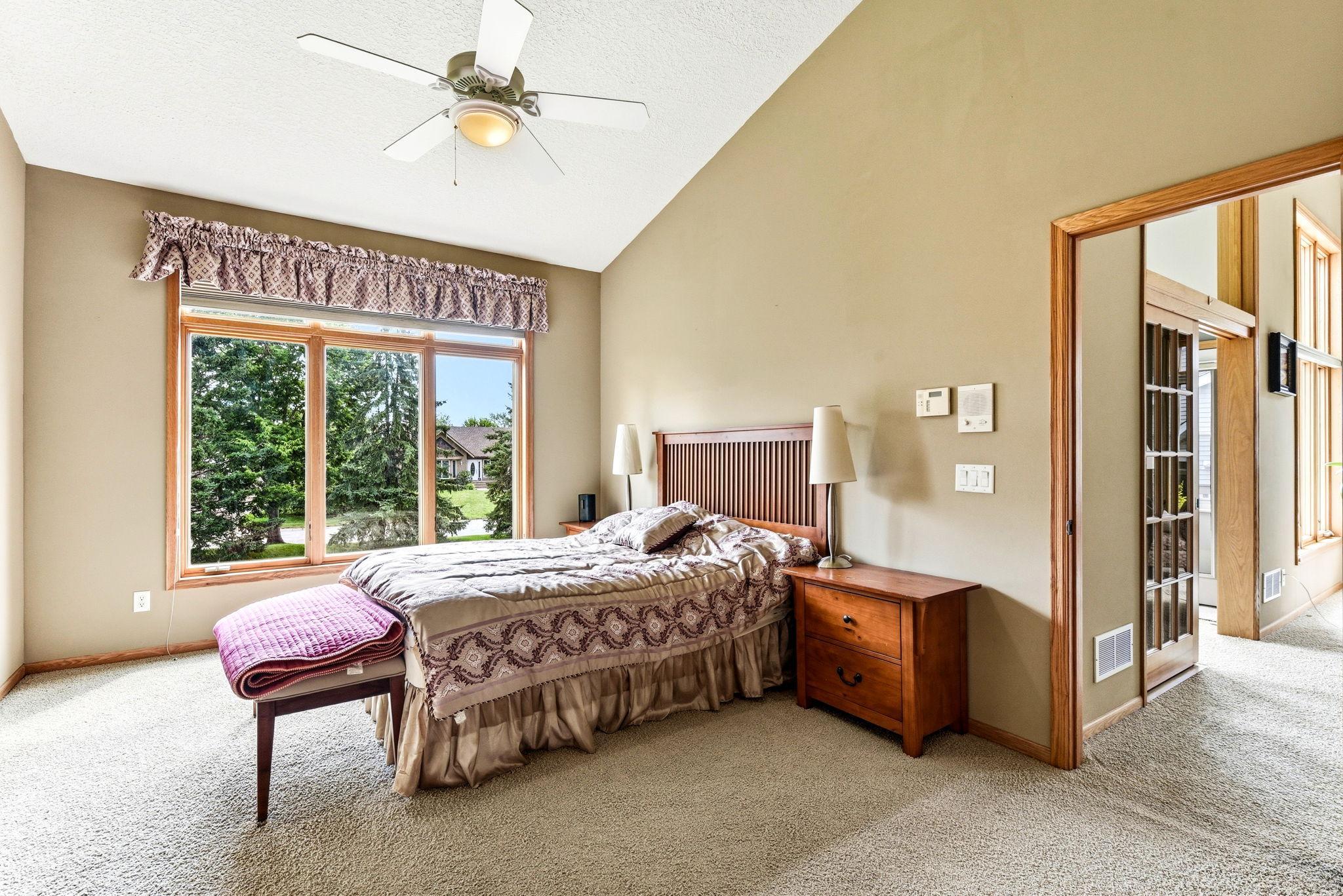 20-web-or-mls-4831-Greenhaven-Dr-20.jpg
