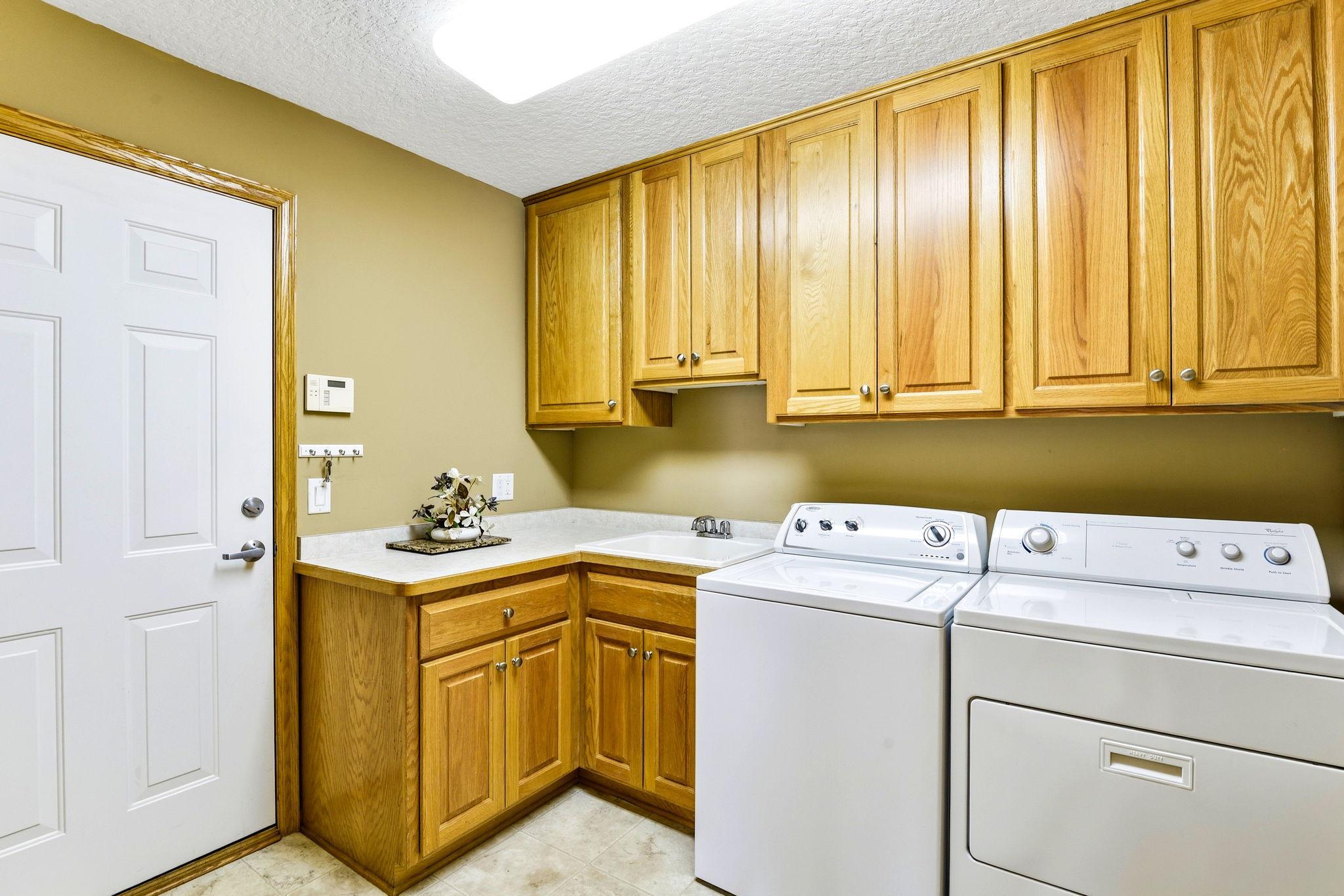 27-web-or-mls-4831-Greenhaven-Dr-27.jpg