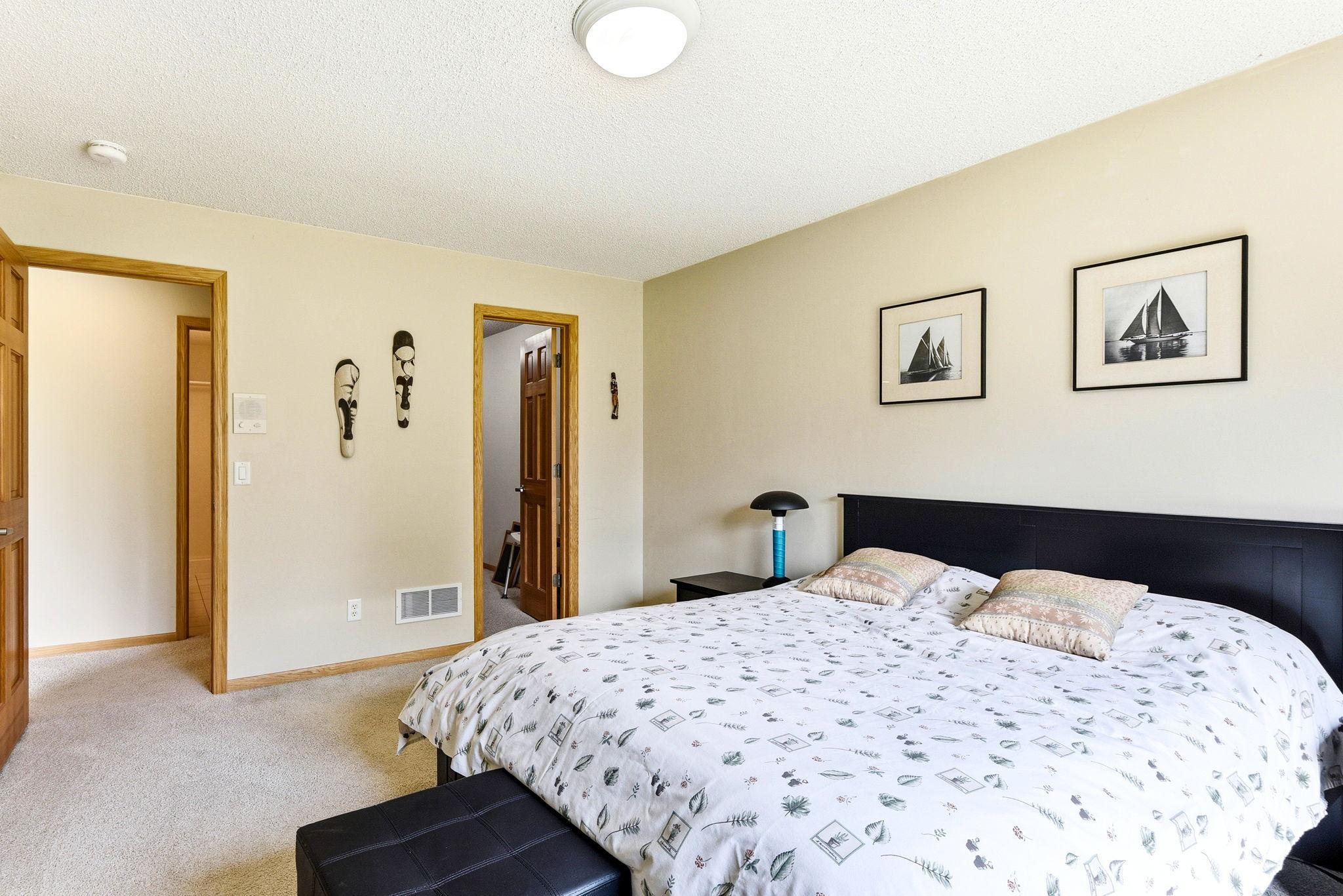 23-web-or-mls-4831-Greenhaven-Dr-23.jpg