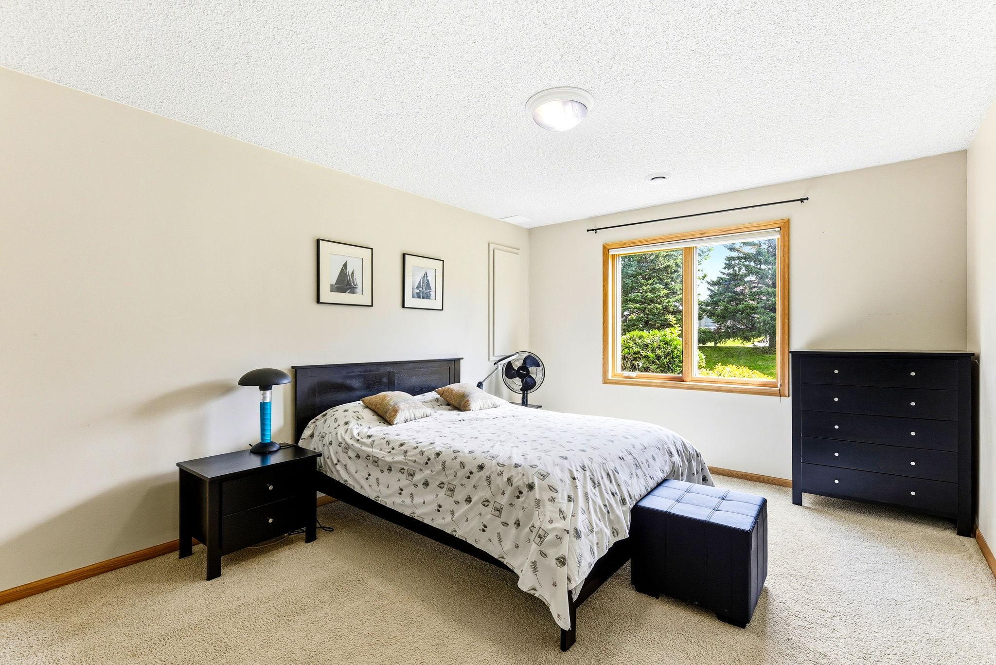 22-web-or-mls-4831-Greenhaven-Dr-22.jpg