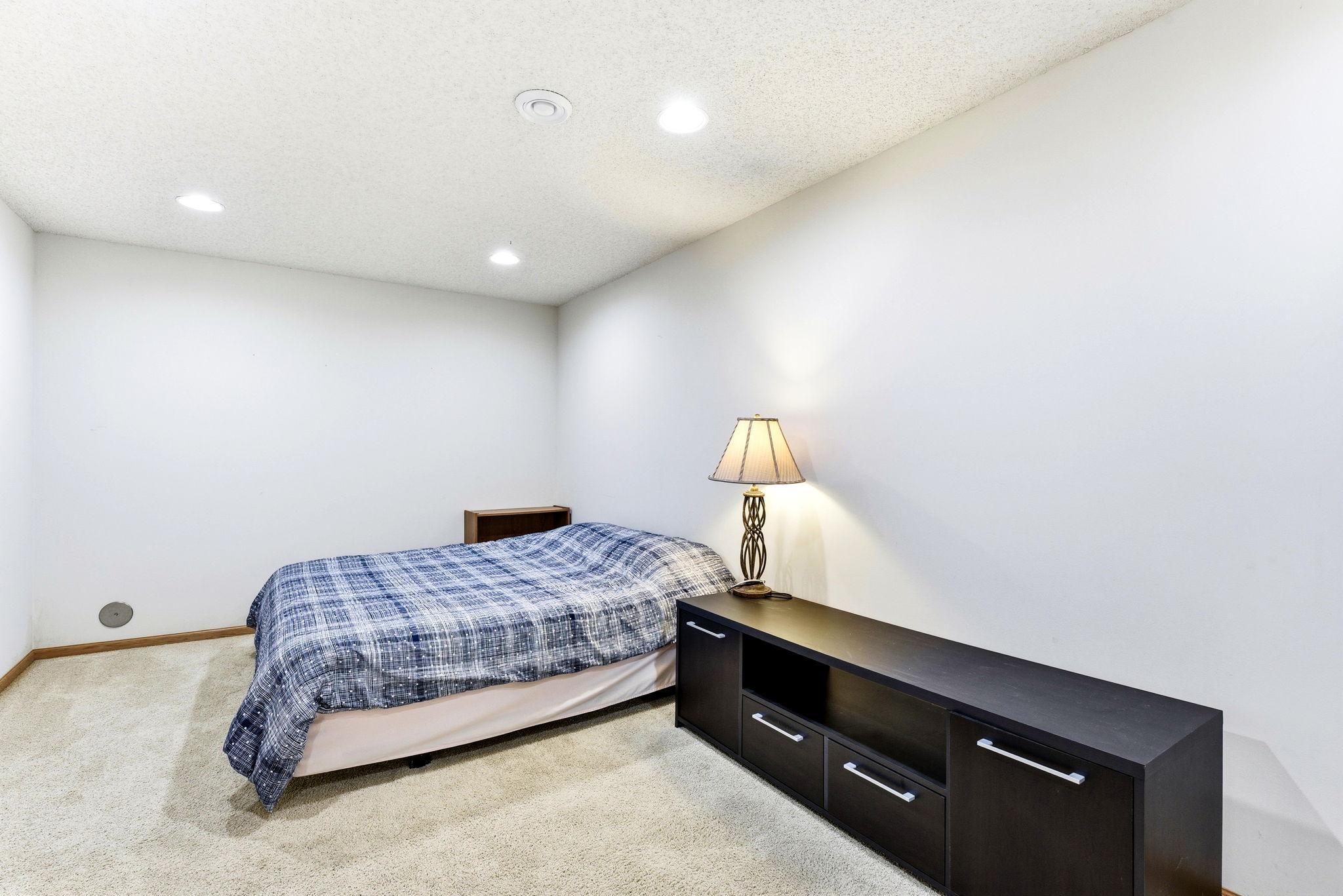 33-web-or-mls-4831-Greenhaven-Dr-33.jpg