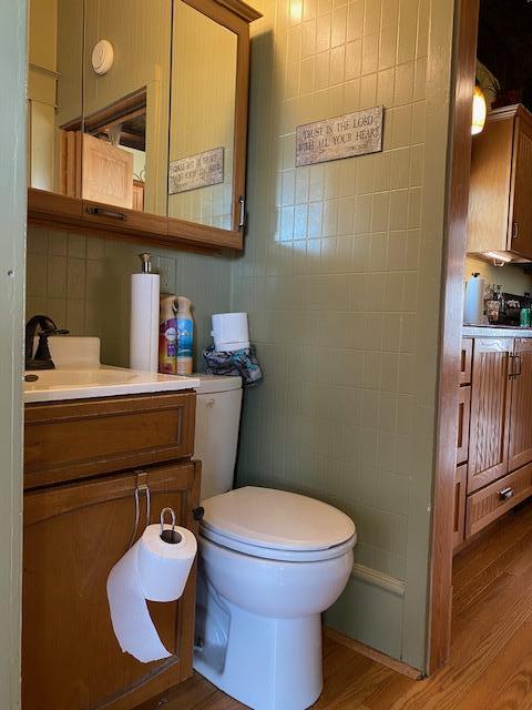 1/2 bath between kitchen and laundry