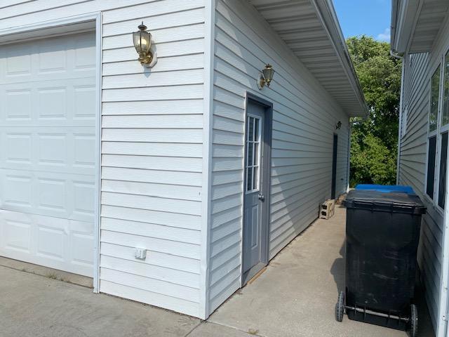 walk space between shop and house