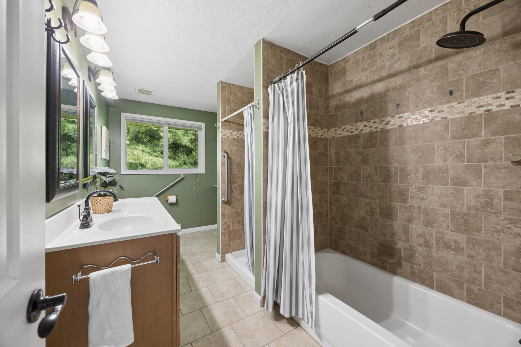Spacious owners en suite bath
