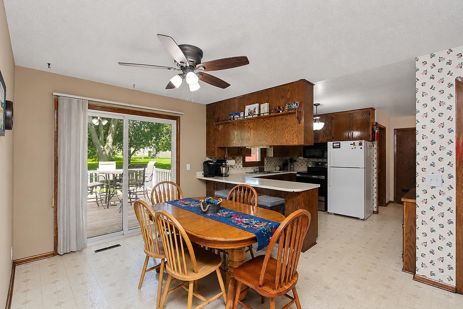 Open area perfect for families or entertaining friends!