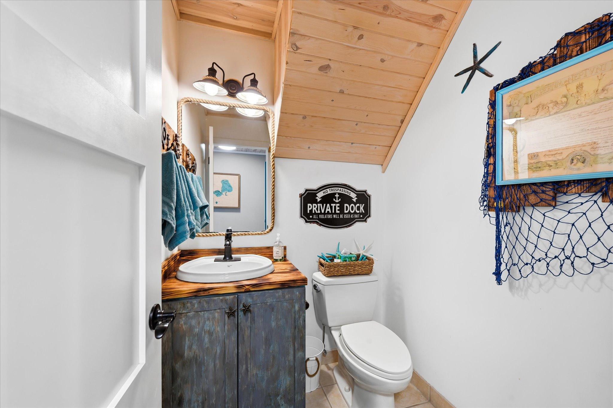 Lower level 1/2 bath