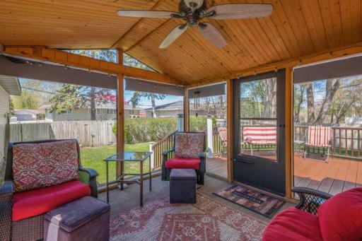 Amazing Vaulted Cedar 3-Season Screened Porch!
