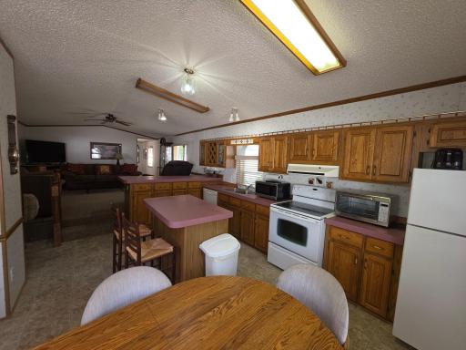 Kitchen2.jpg
