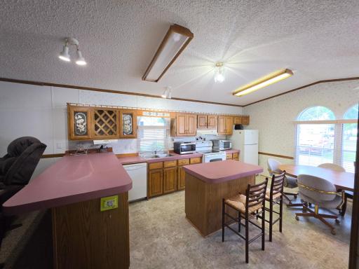 Kitchen1.jpg