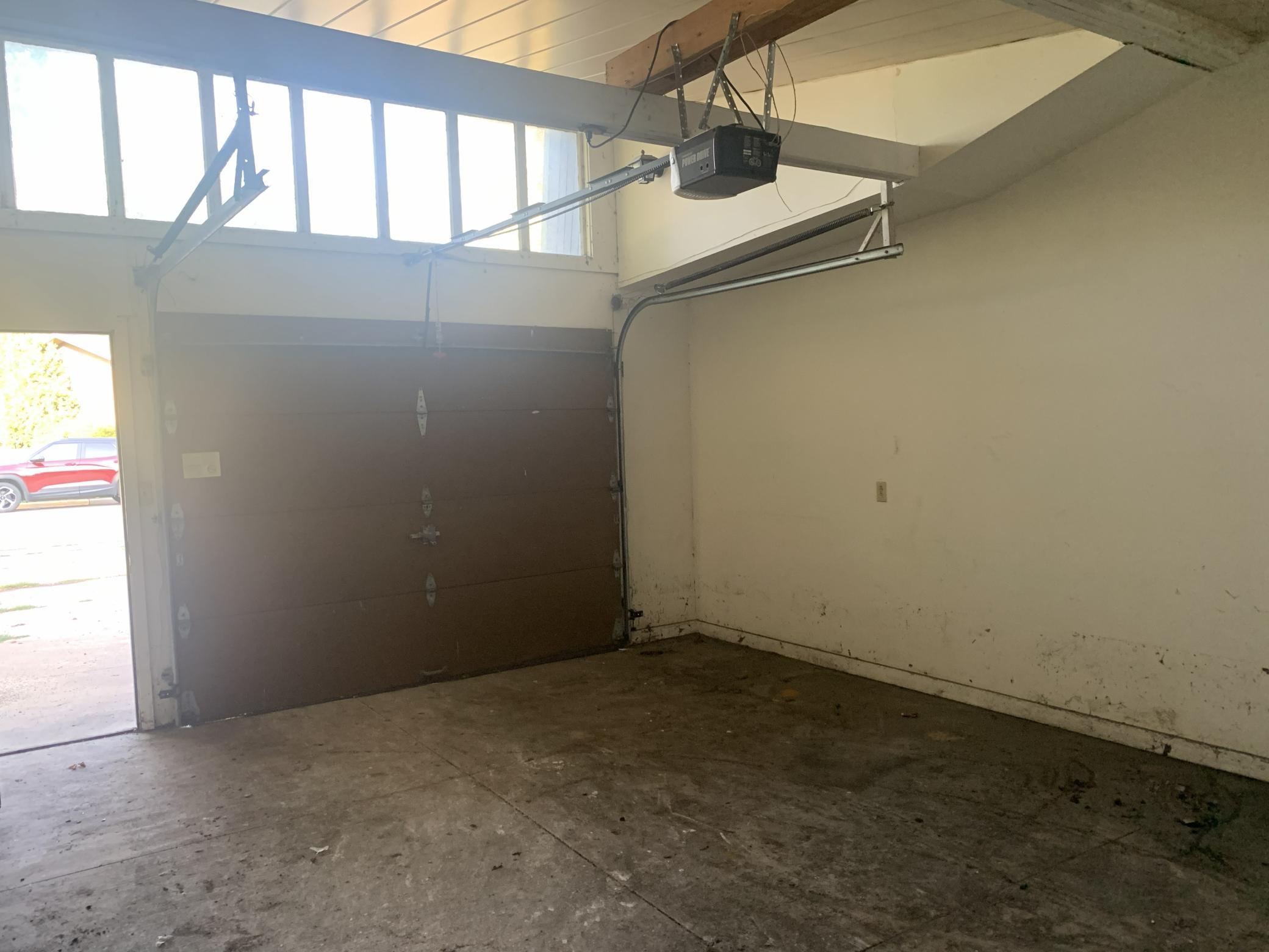 305 - Garage