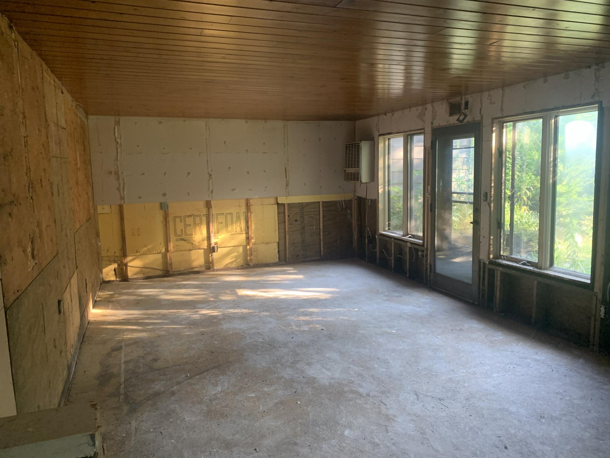 305 - Living Room