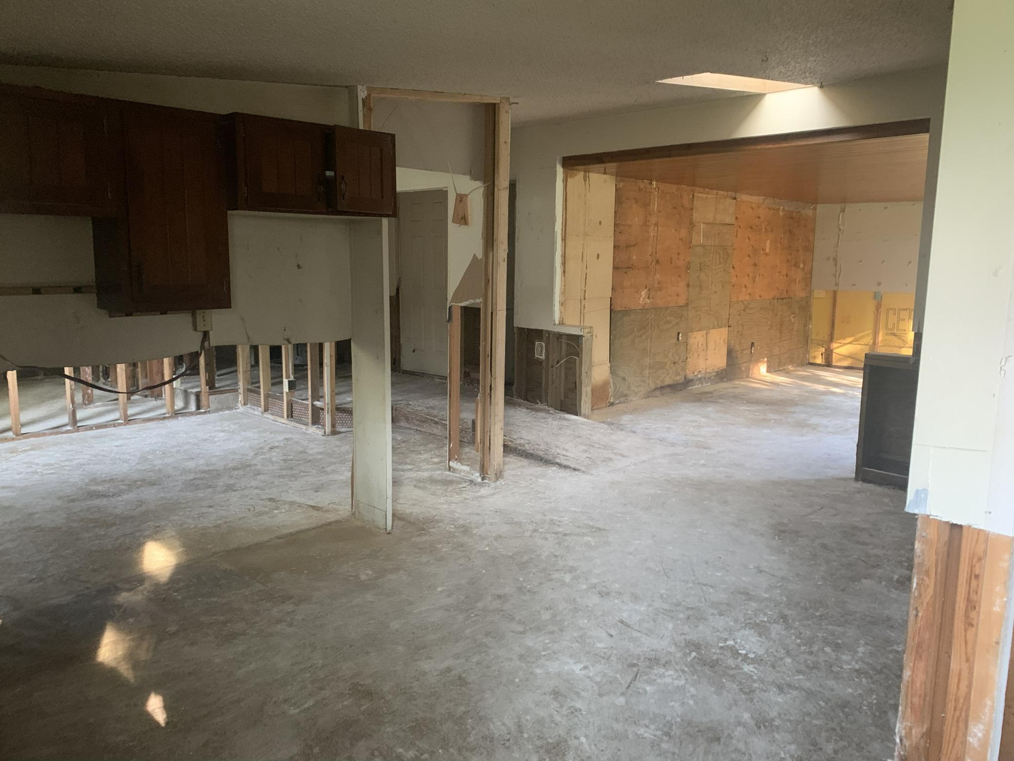 305 - Kitchen Into Dining
