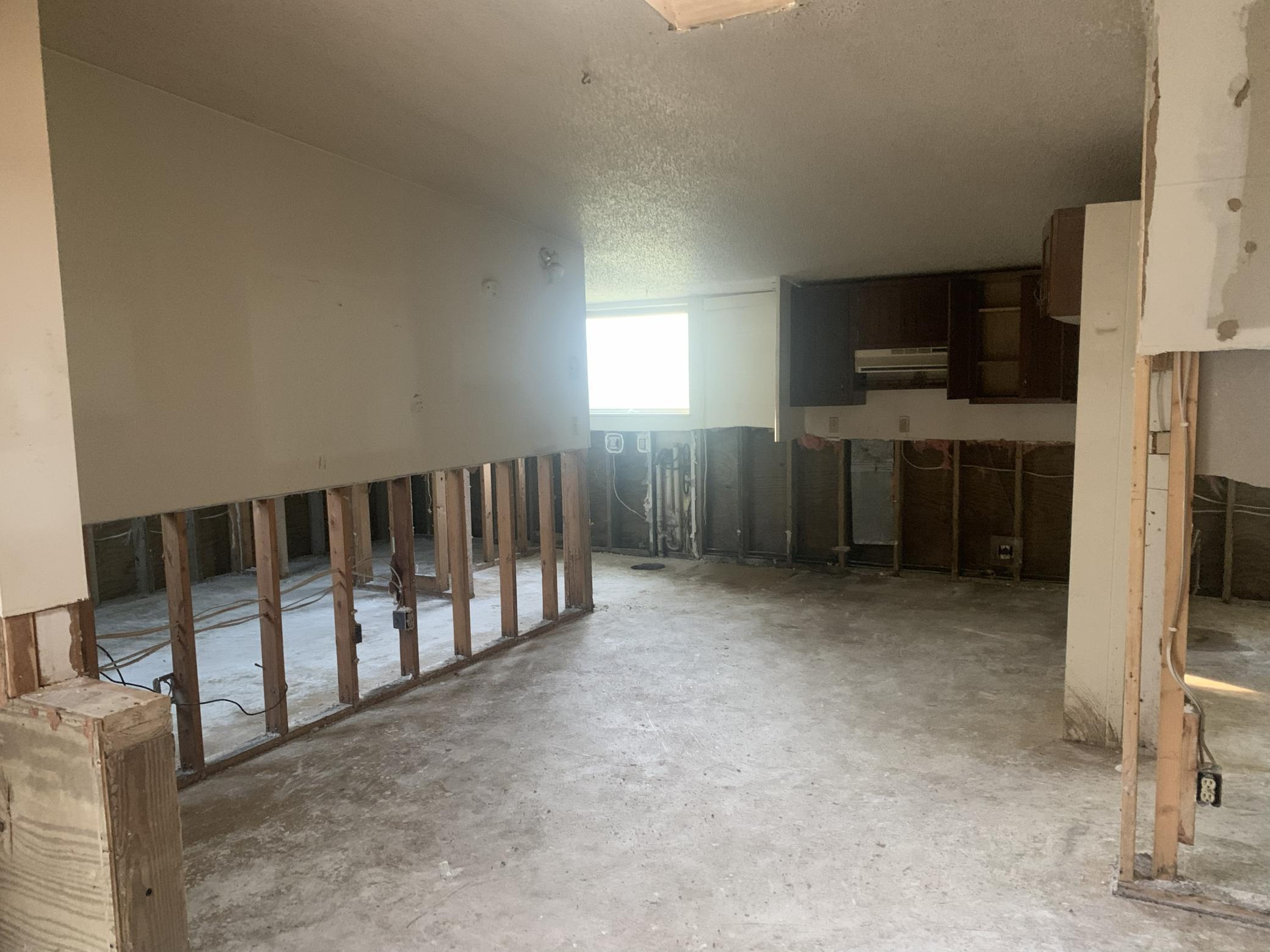 305 - Dining Into Kitchen