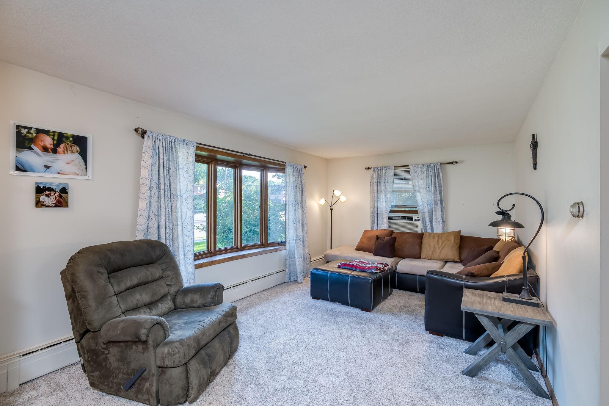 4-web-or-mls-210-walnut-ave.jpg