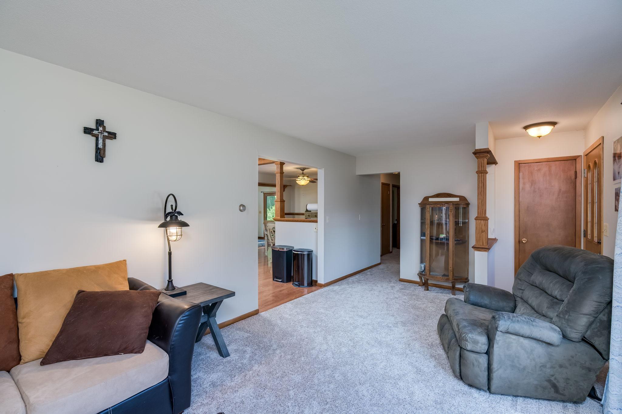 5-web-or-mls-210-walnut-ave.jpg