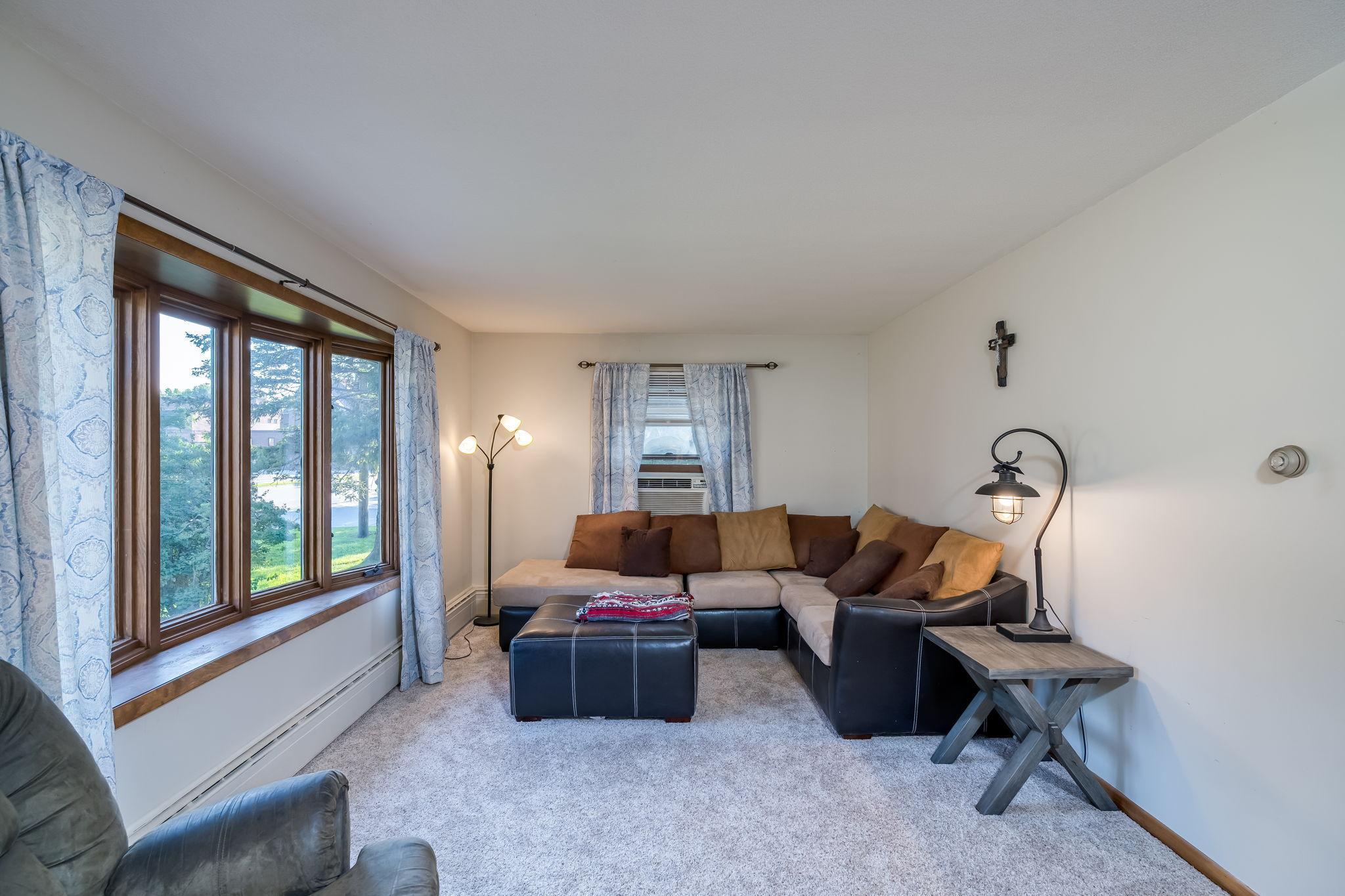 6-web-or-mls-210-walnut-ave.jpg