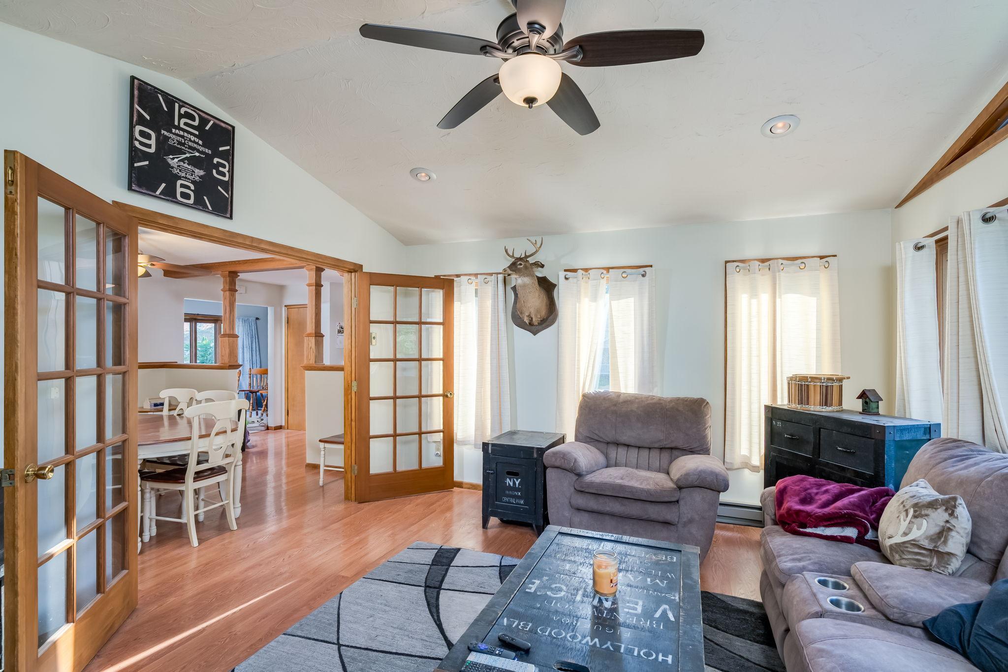 16-web-or-mls-210-walnut-ave.jpg