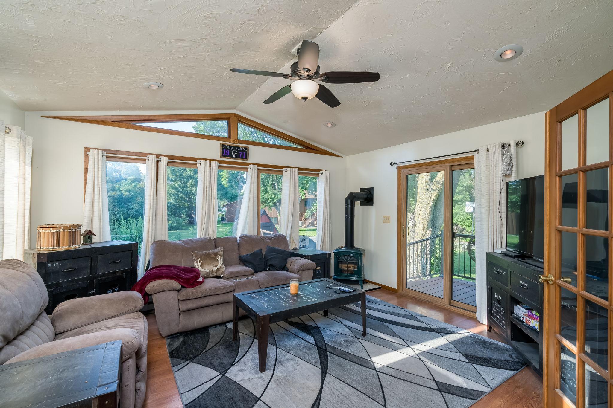15-web-or-mls-210-walnut-ave.jpg