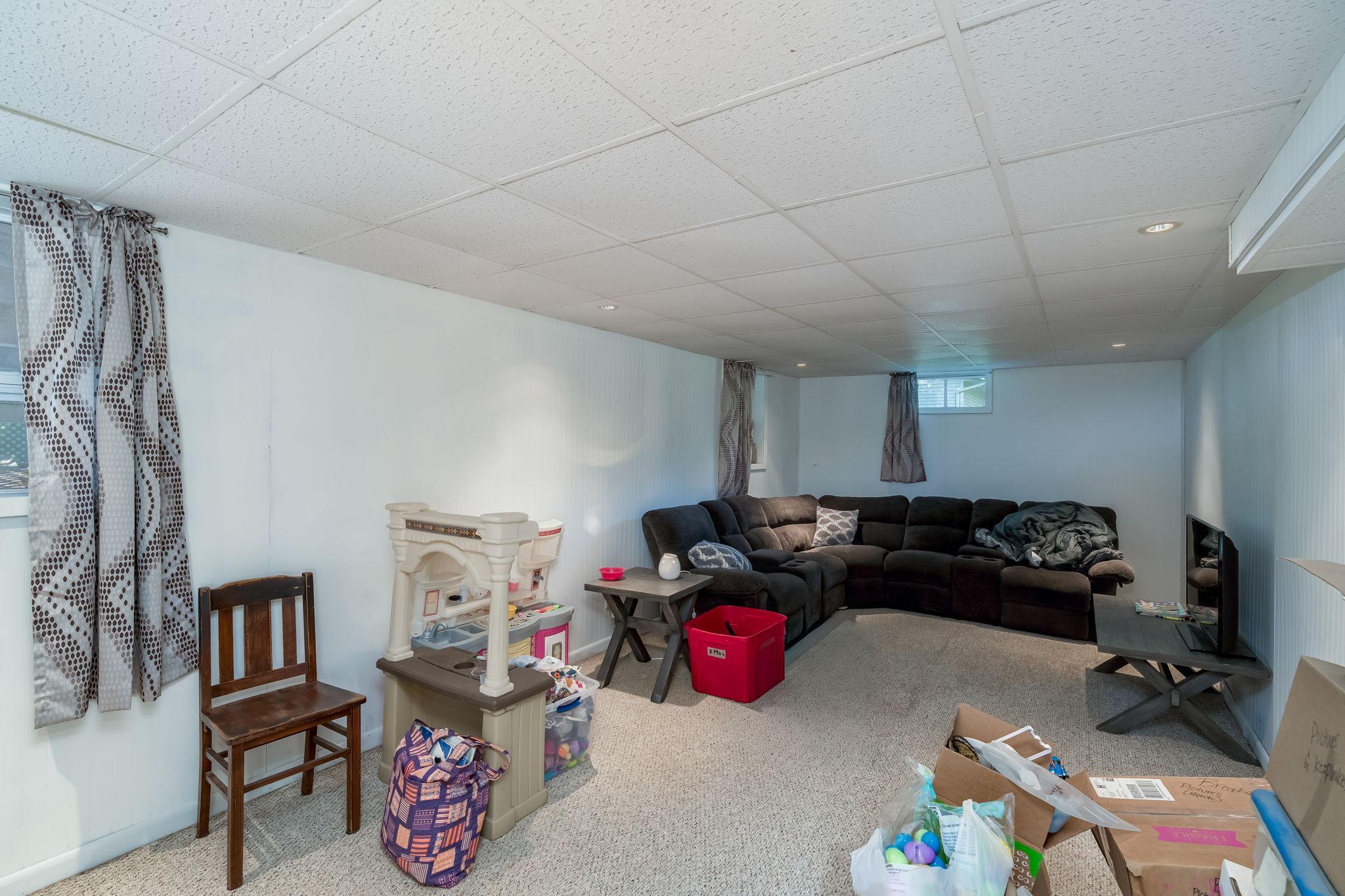 25-web-or-mls-210-walnut-ave.jpg