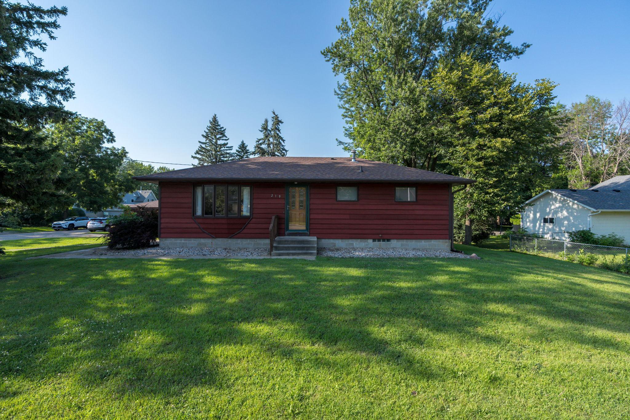 2-web-or-mls-210-walnut-ave.jpg