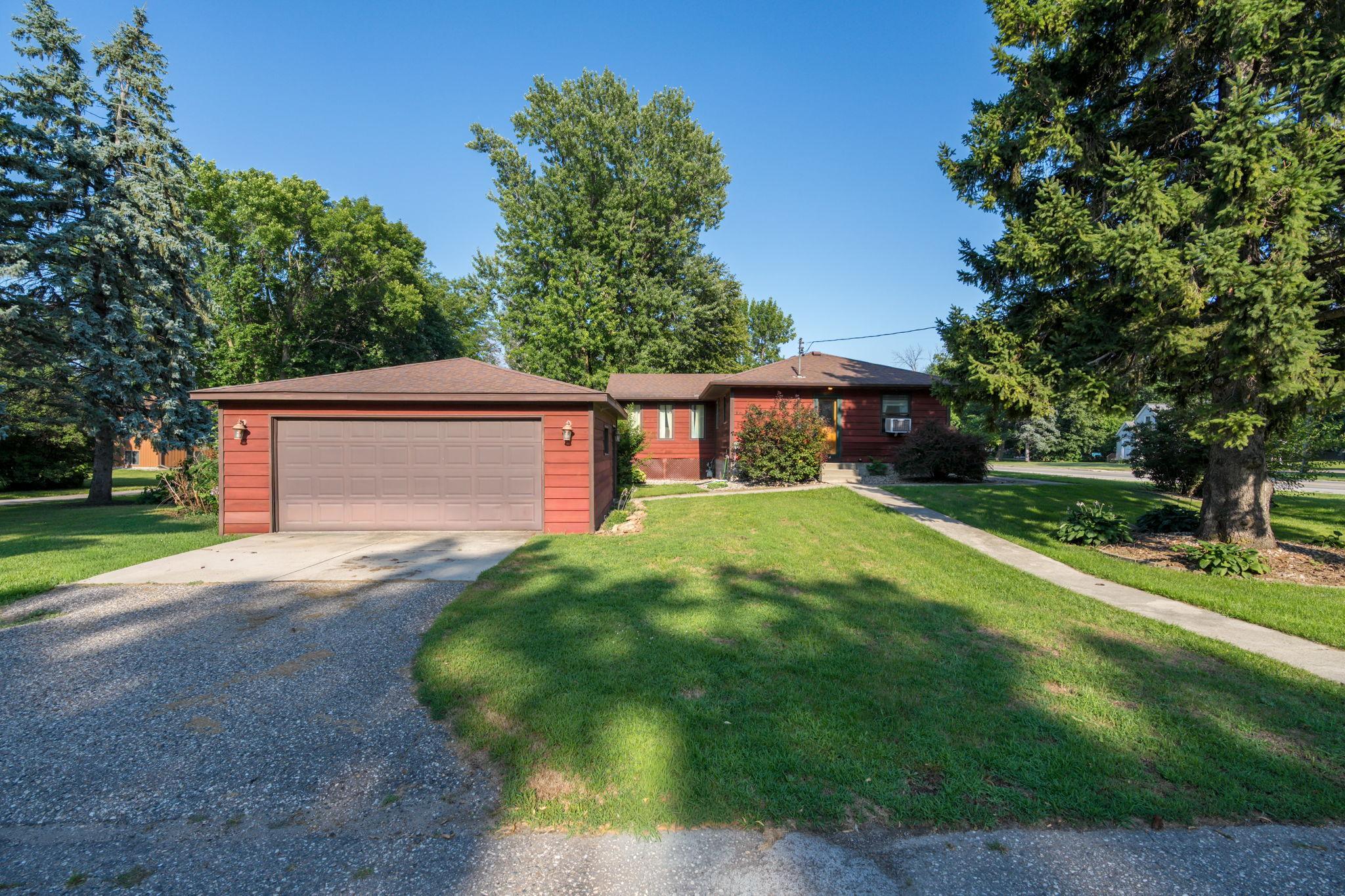 35-web-or-mls-210-walnut-ave.jpg